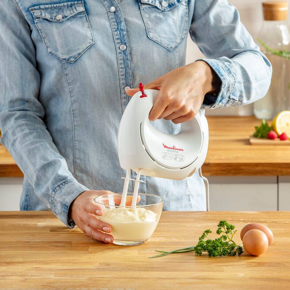 Easy max, Batteur électrique, 5 vitesses, 2 jeux de fouets, 200 W, Blanc