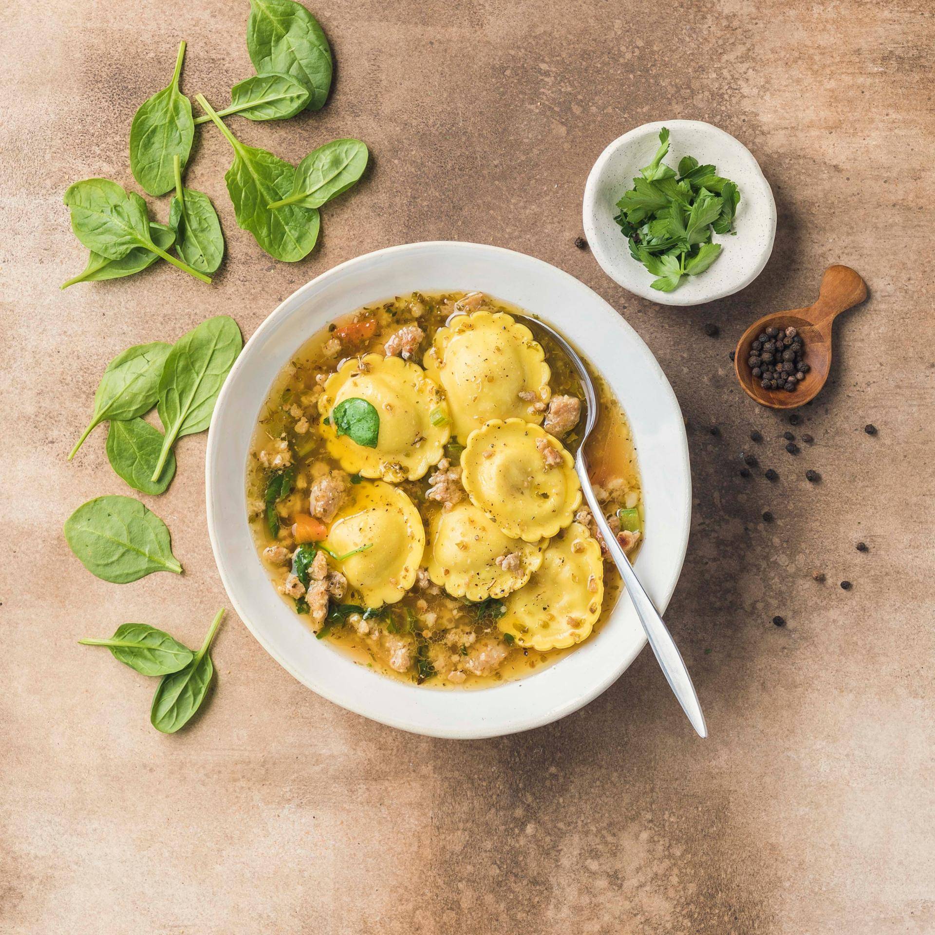 Soupe saucisses italiennes et raviolis - Recette Poêles et Casseroles | Moulinex
