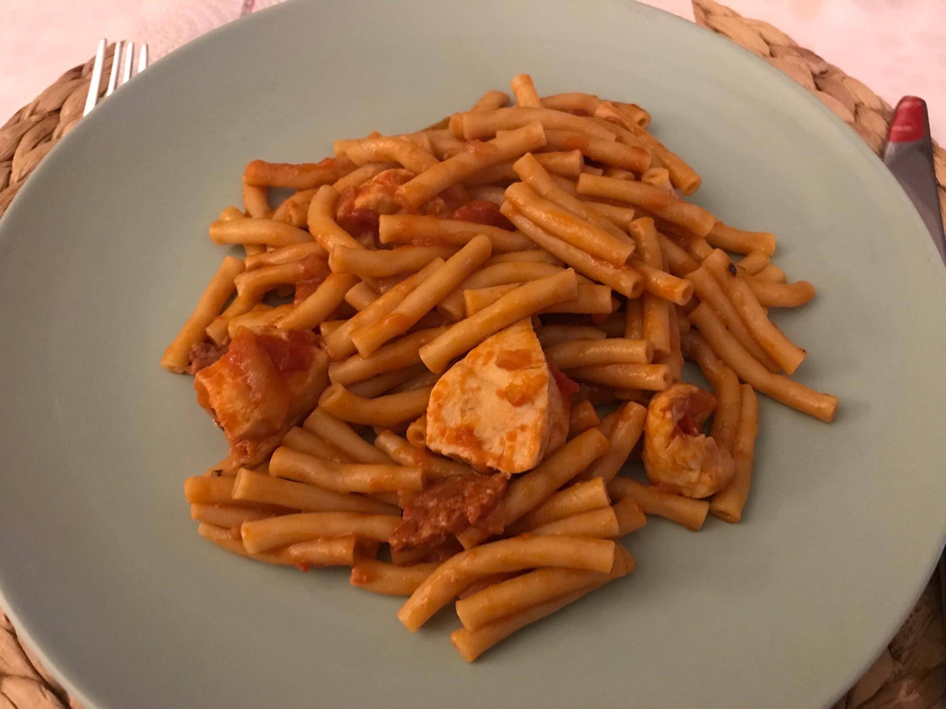 Macaroni aux poulet et chorizo sauce tomate - Recette Cookeo | Moulinex