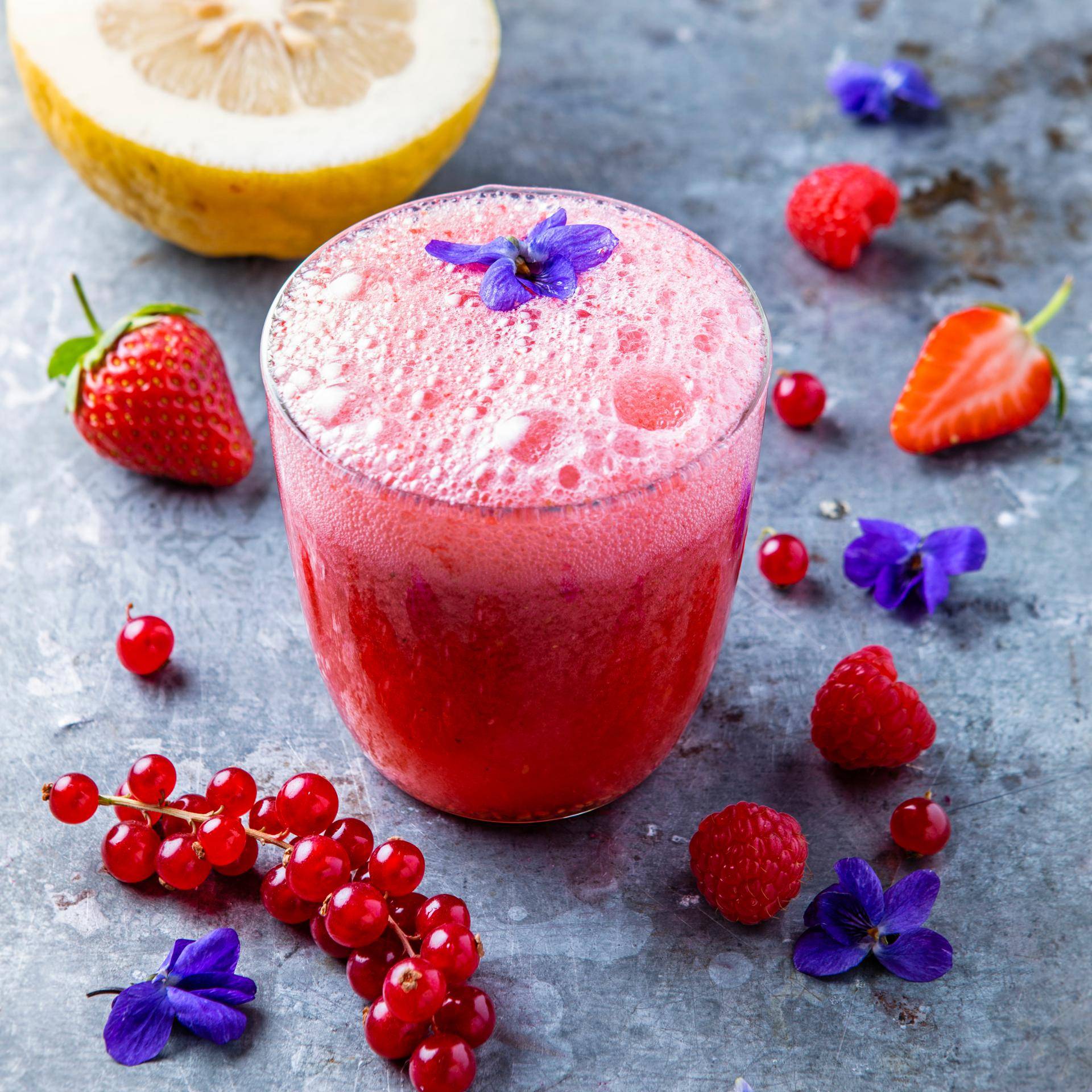 Cocktail de fruits rouges, limonade et fleurs de violette - Recette Perfectmix + | Moulinex