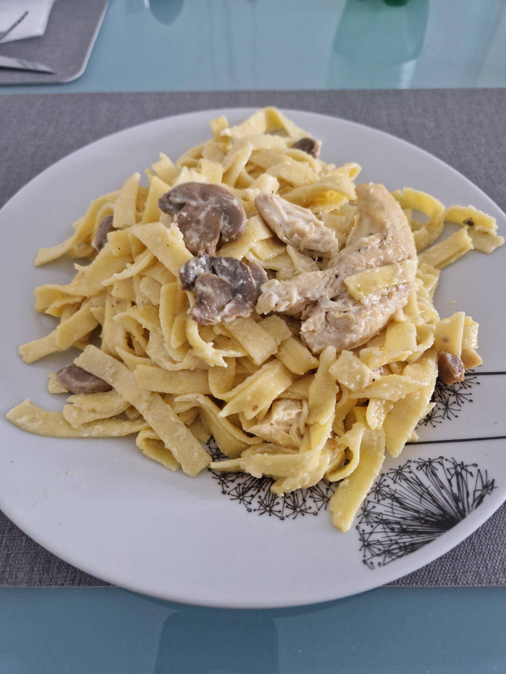 Tagliatelles au suprême de poulet champignons - Recette Cookeo | Moulinex