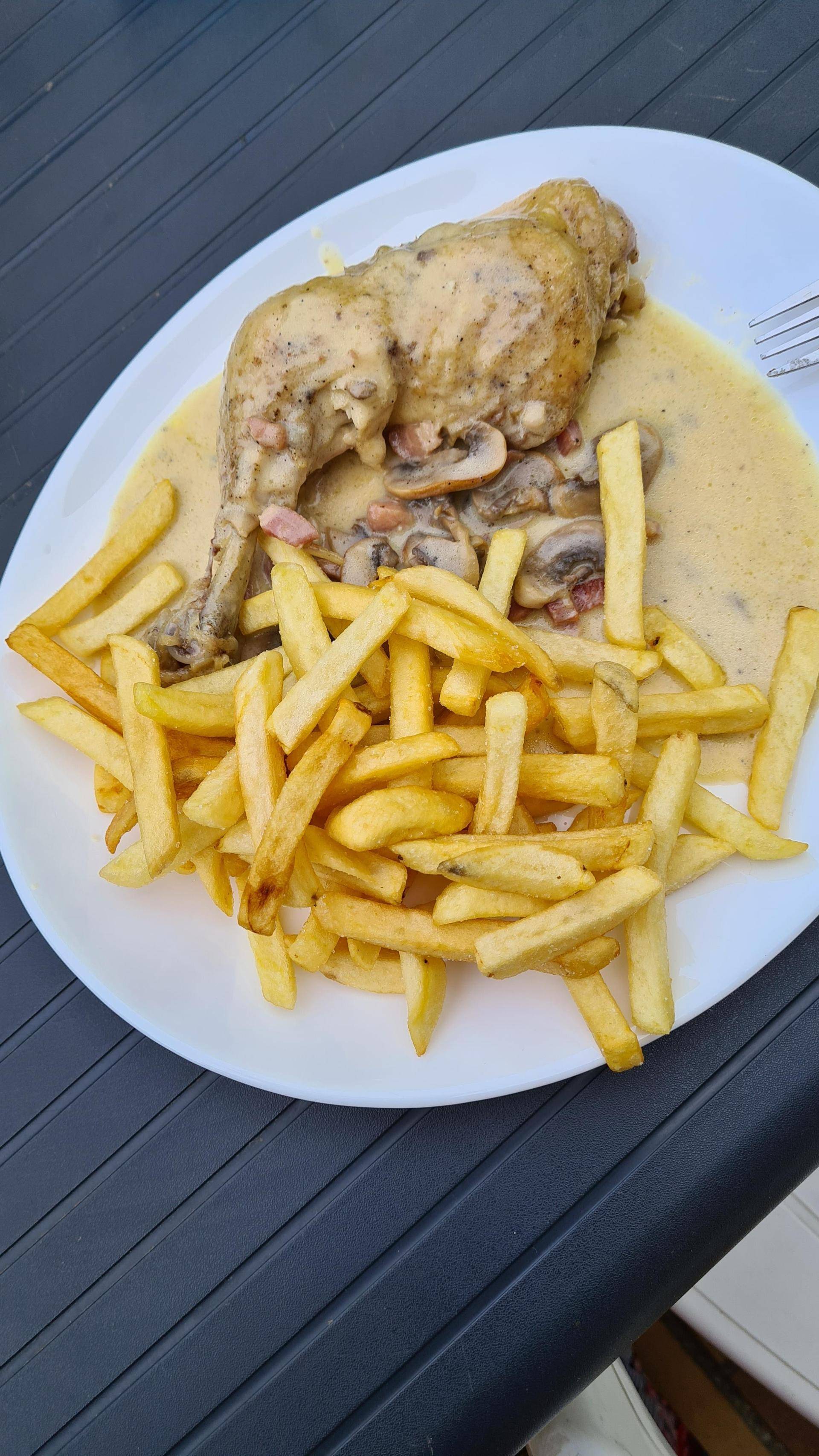 Cuisses de poulet, lardons, champignons et crème - Recette Cookeo | Moulinex