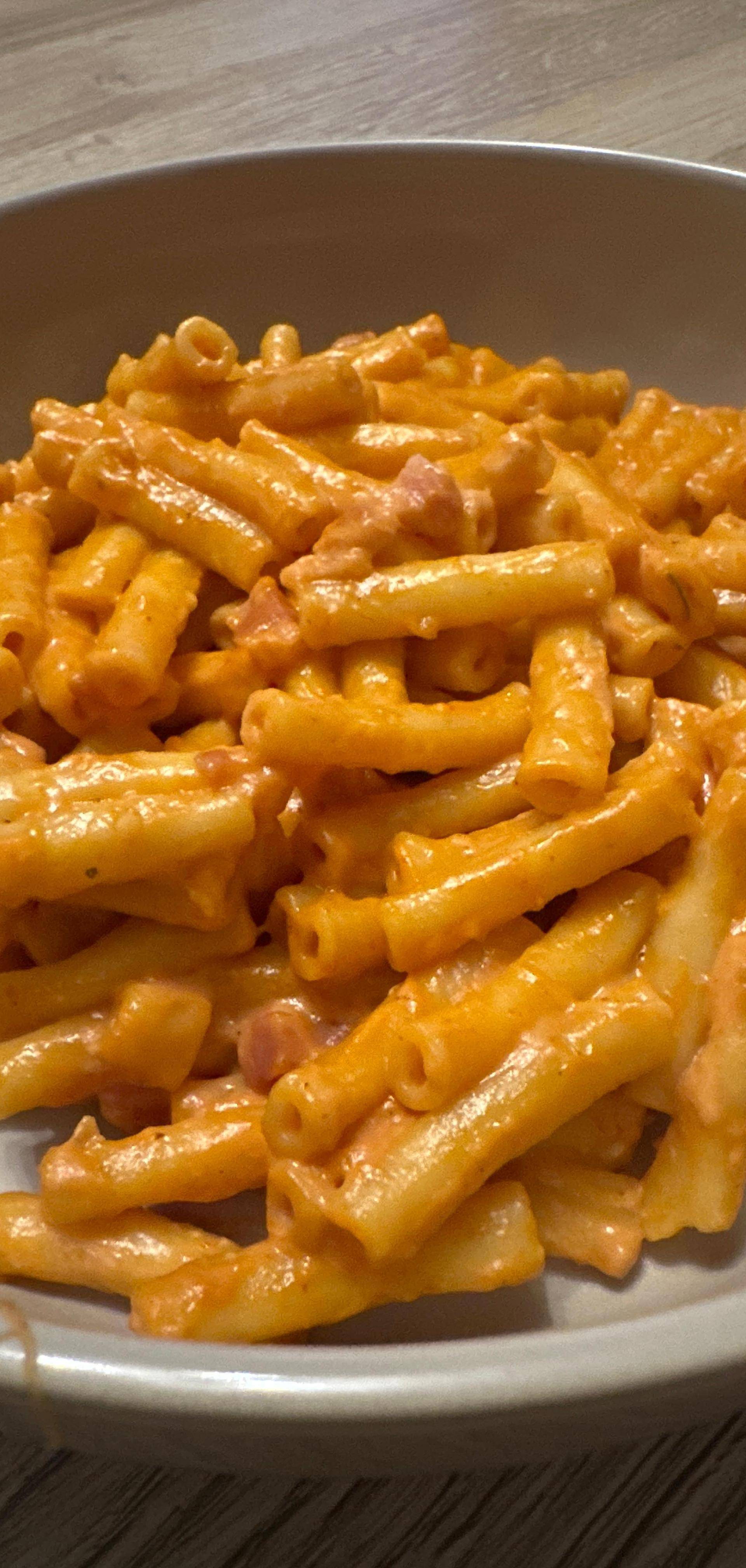 Pâtes au Lardon knaki et à la sauce tomate - Recette Cookeo | Moulinex