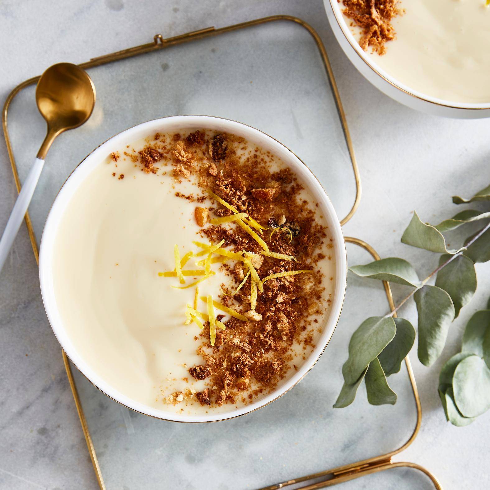 Verrines de crème anglaise à la vanille et citron avec crumble de panettone - Recette Perfectmix Cook | Moulinex