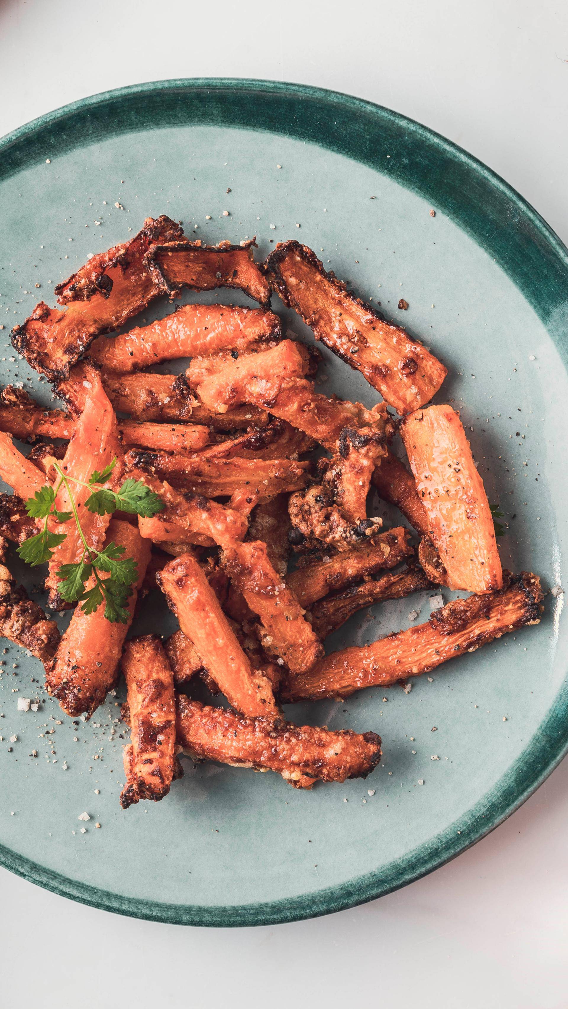 Wortelfrietjes met knoflook en Parmezaanse kaas - Recette EASY FRY & GRILL 2 in 1 DIGITAL | Moulinex