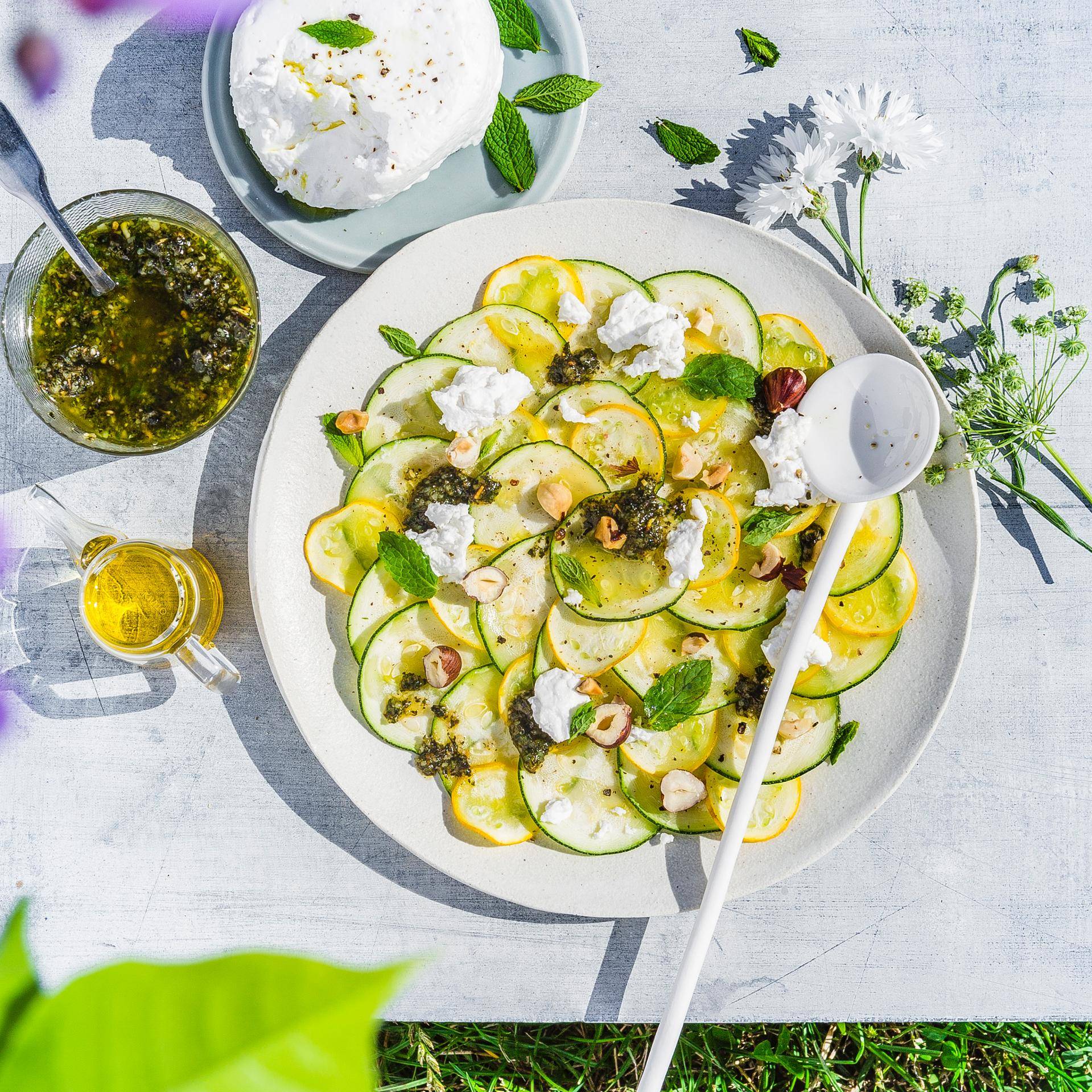 Carpaccio de courgettes, noisettes et pesto de menthe - Recette Companion | Moulinex