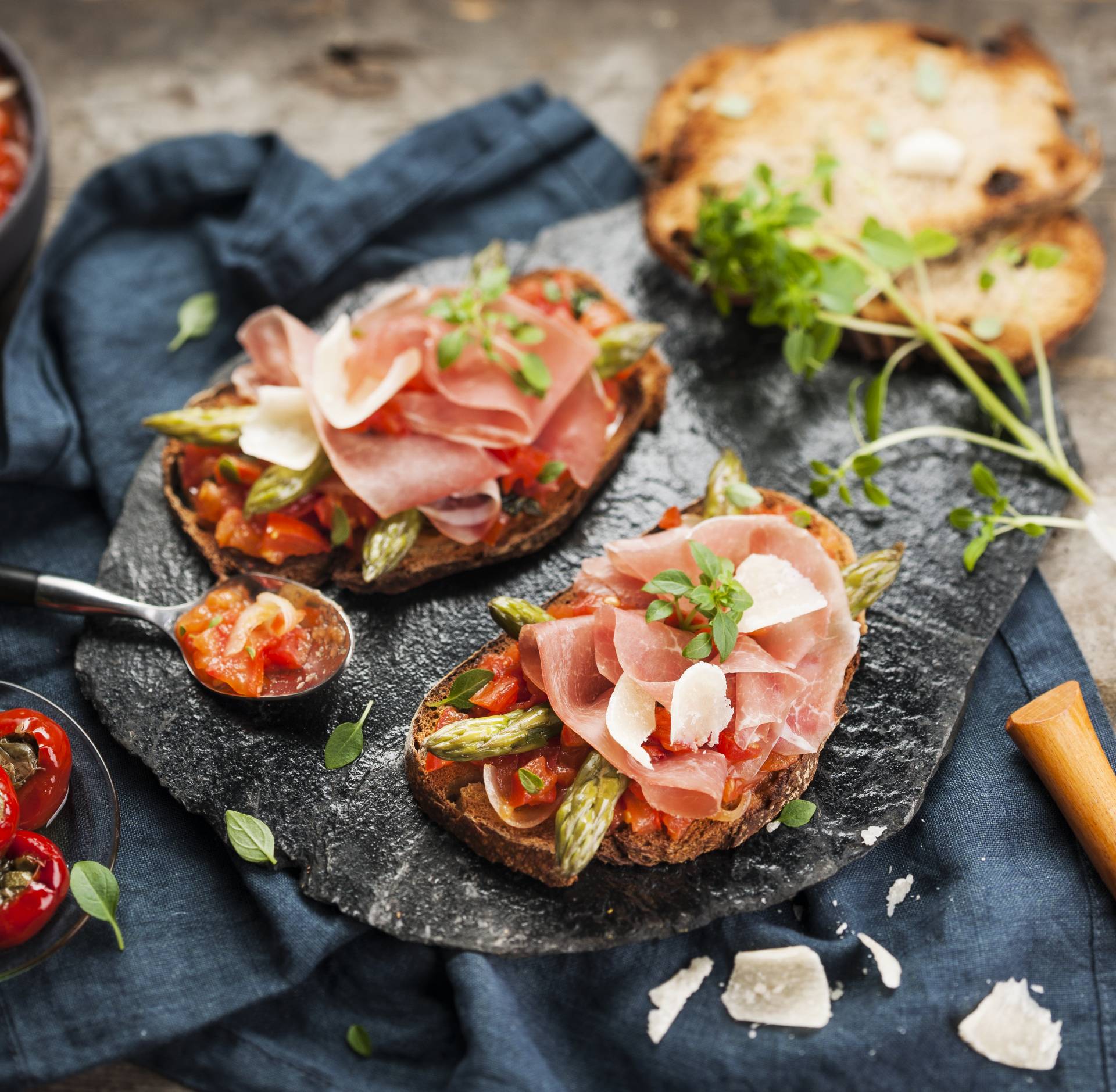 Bruschetta asperges prosciutto - Recette Cookeo | Moulinex