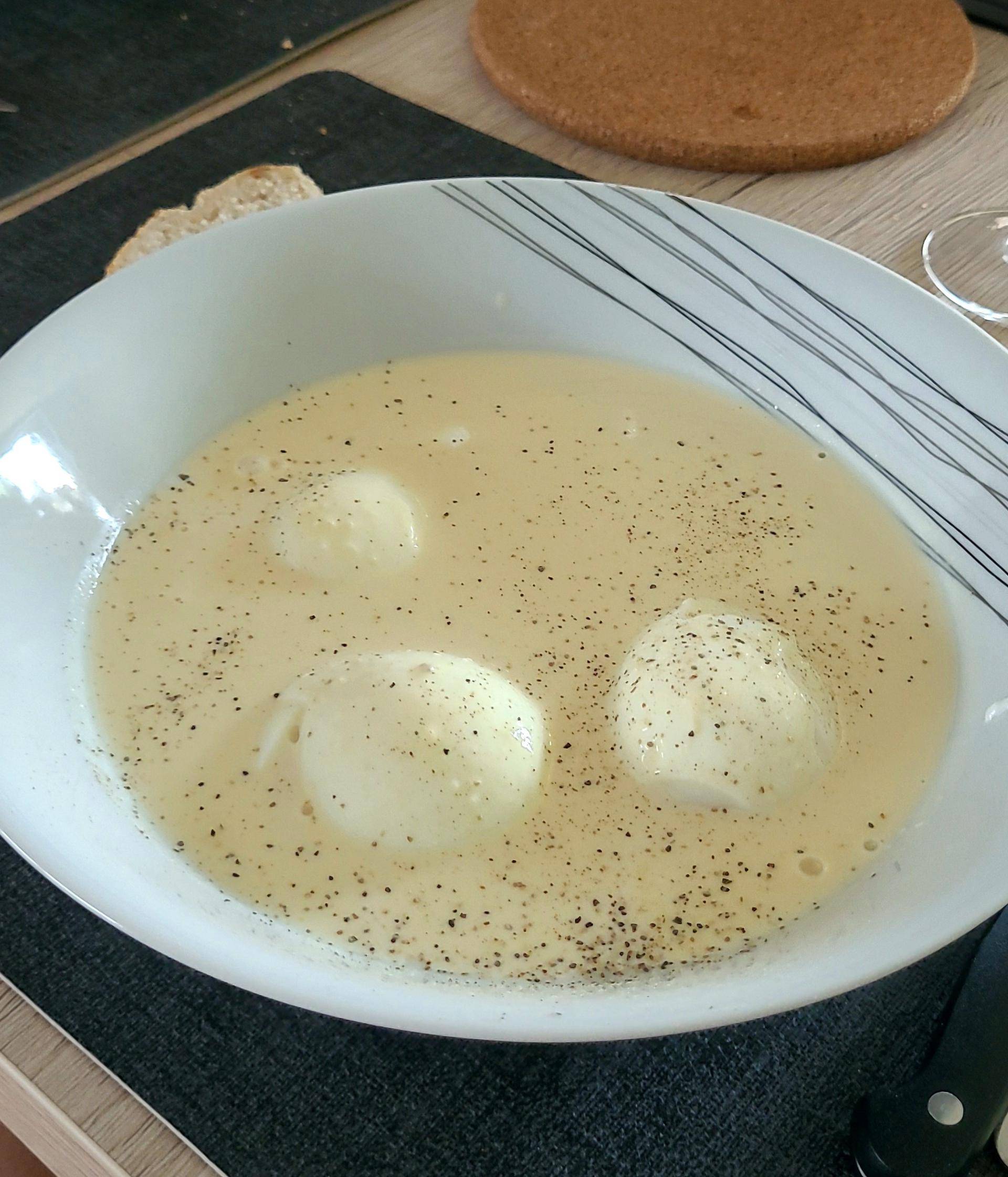 Œufs en meurettes au vin blanc - Recette Companion | Moulinex