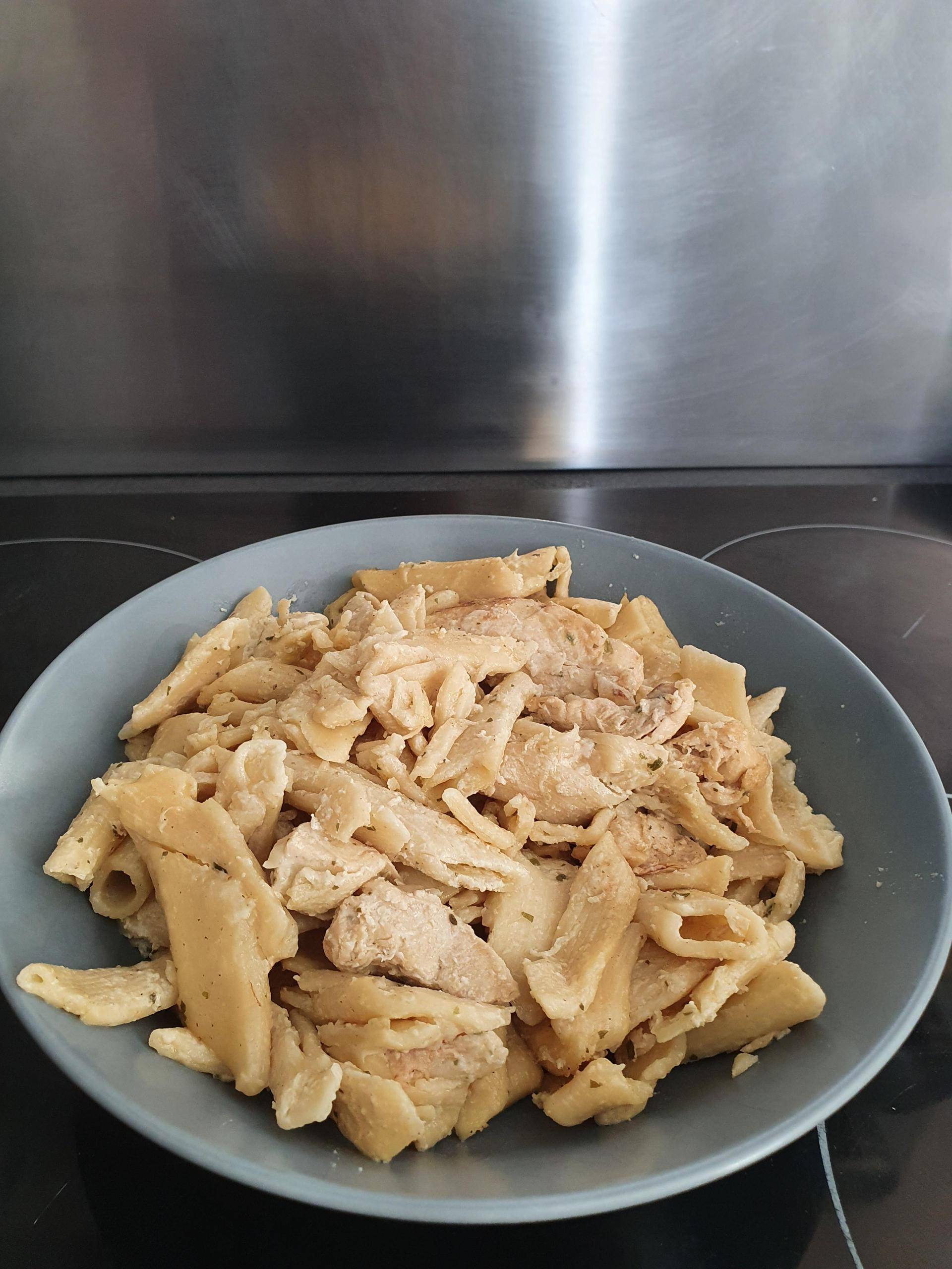 One pot pasta aiguillettes de poulet, Penne et Boursin ail et fines herbes - Recette Cookeo V3 | Moulinex