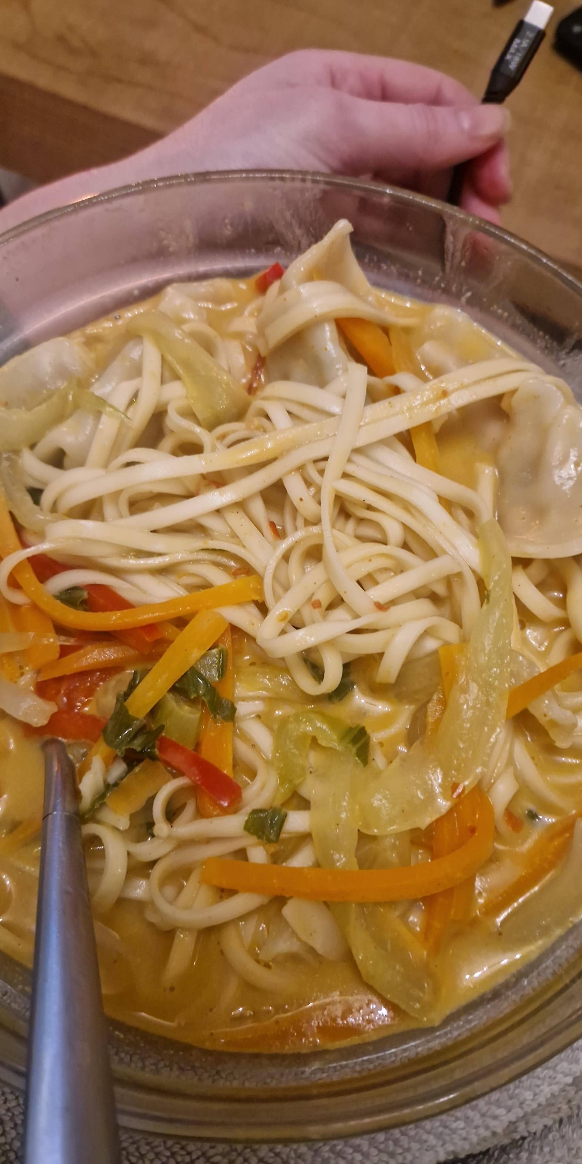 Soupe de gyosas et nouilles - Recette Cookeo V3 | Moulinex