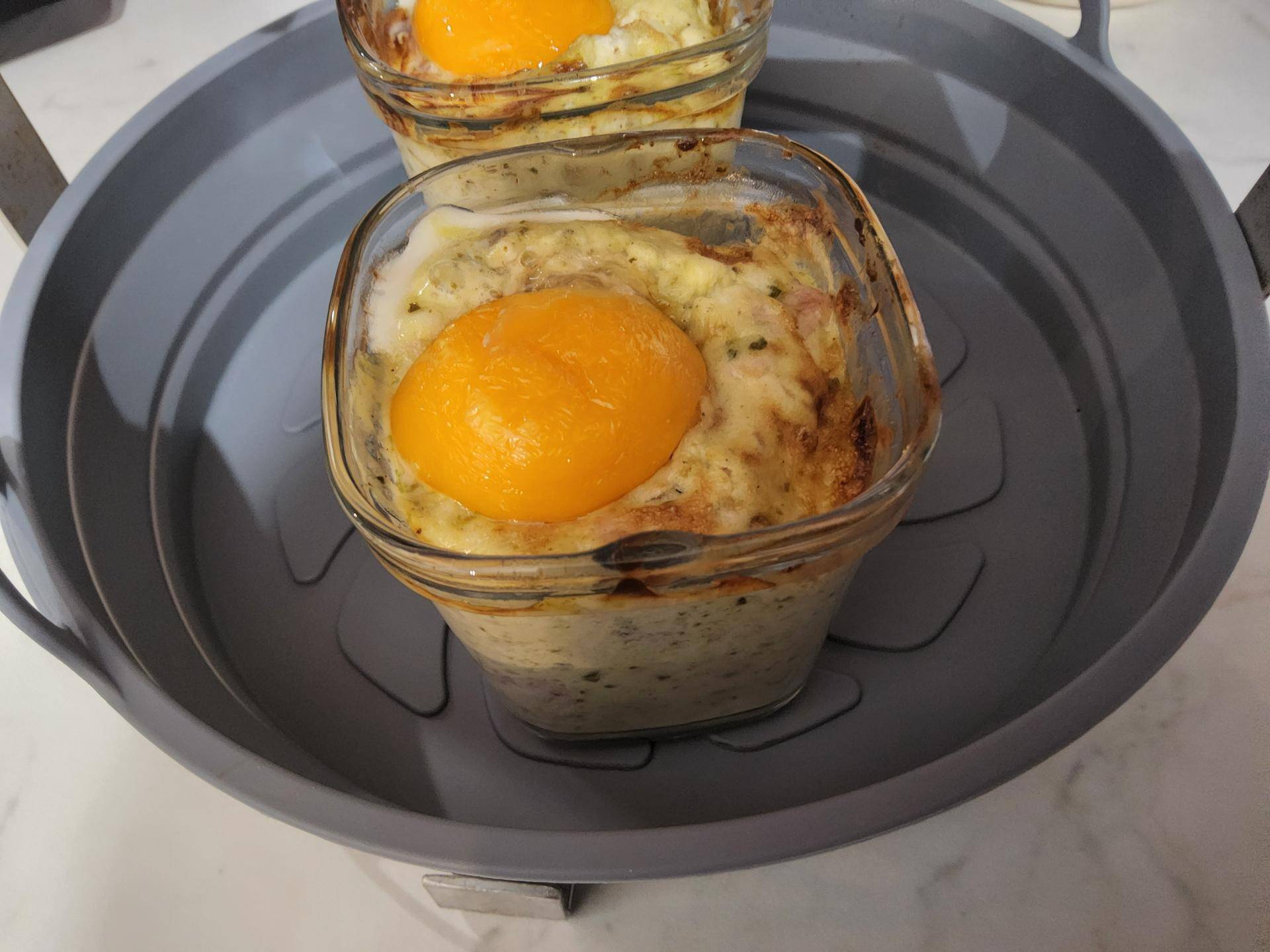 Oeufs cocotte à l'extra crisp - Recette Cookeo V3 | Moulinex