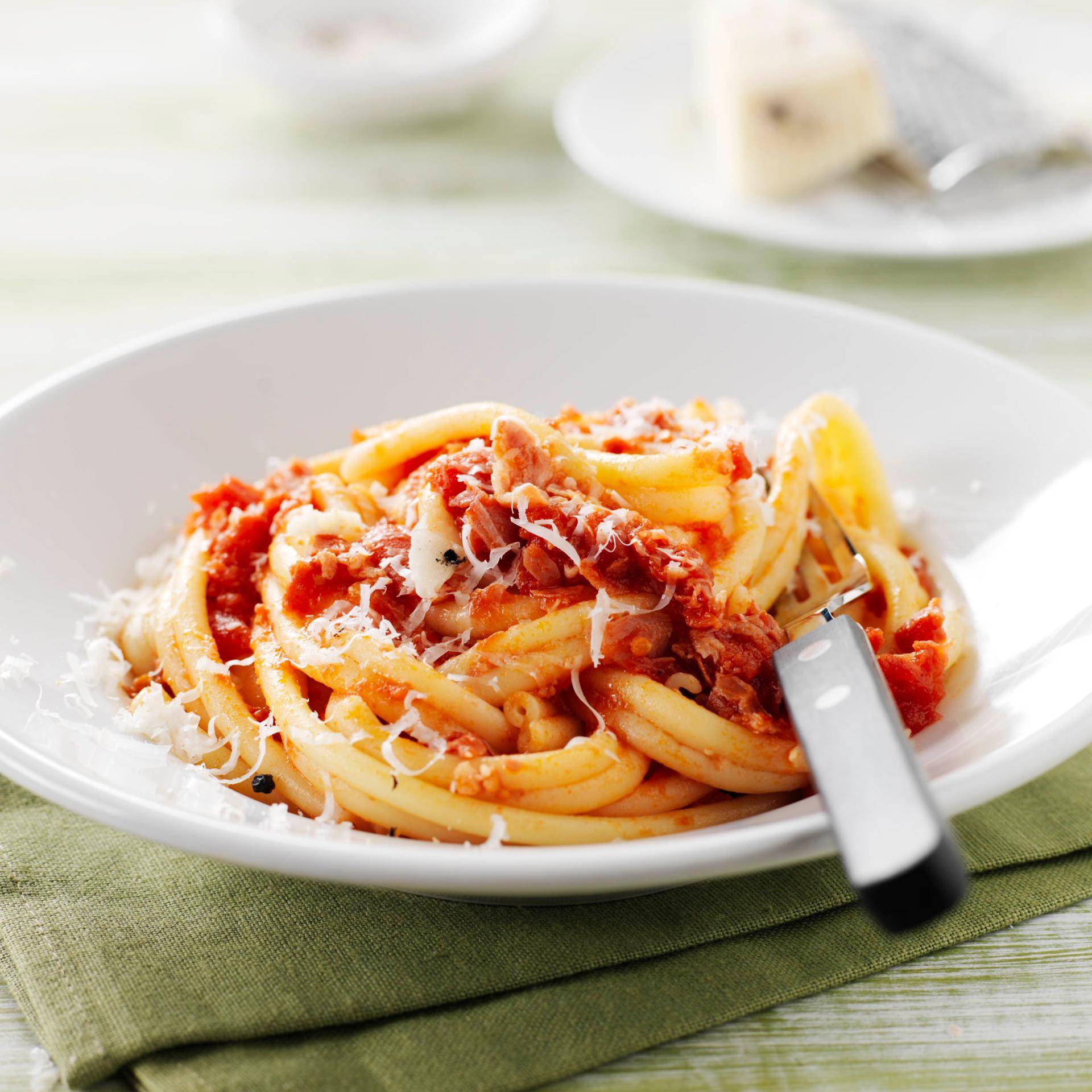 Bucatini all’amatriciana - Recette Companion | Moulinex