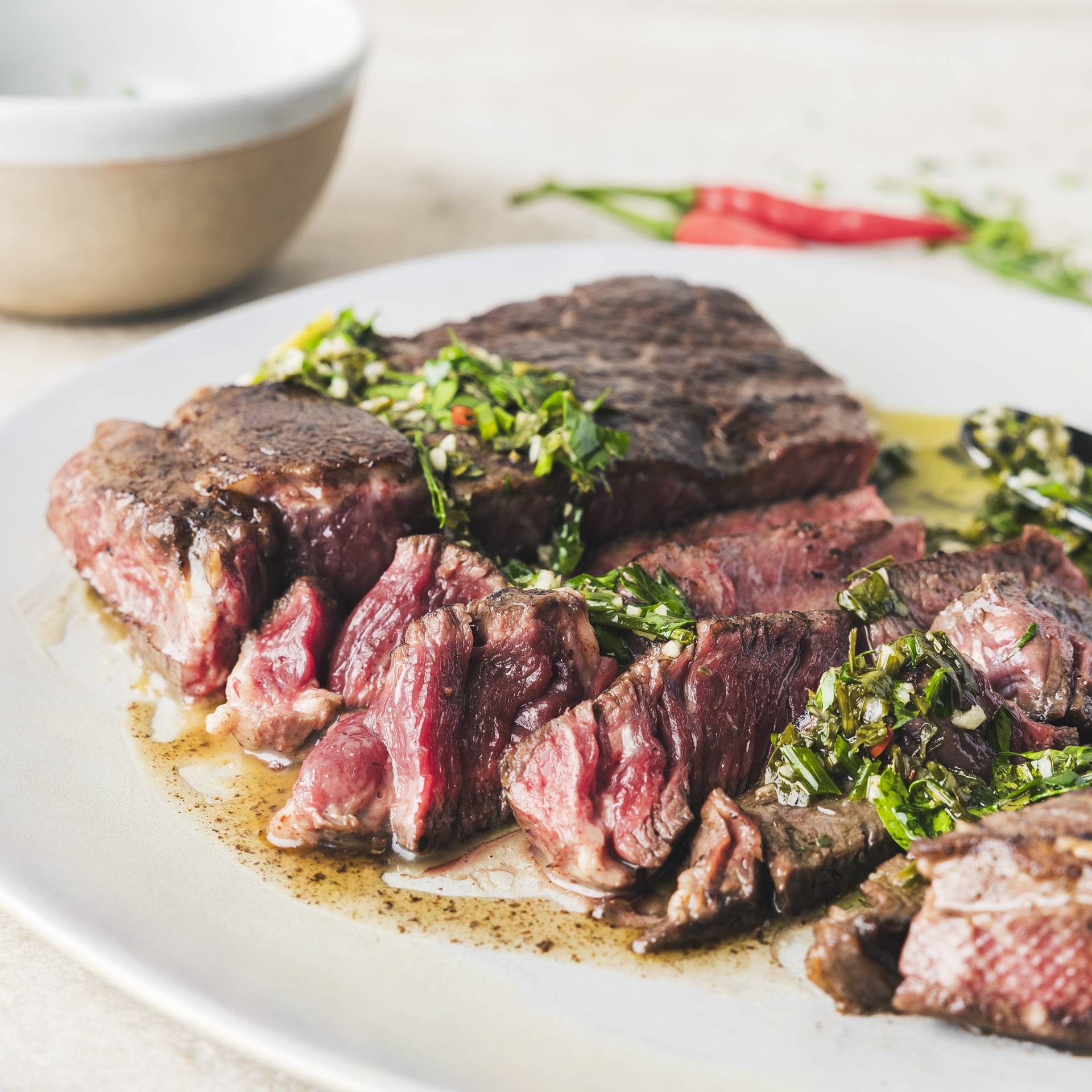 Entrecôte cuite sous vide, sauce chimichurri - Recette Cookeo 9in1 | Moulinex