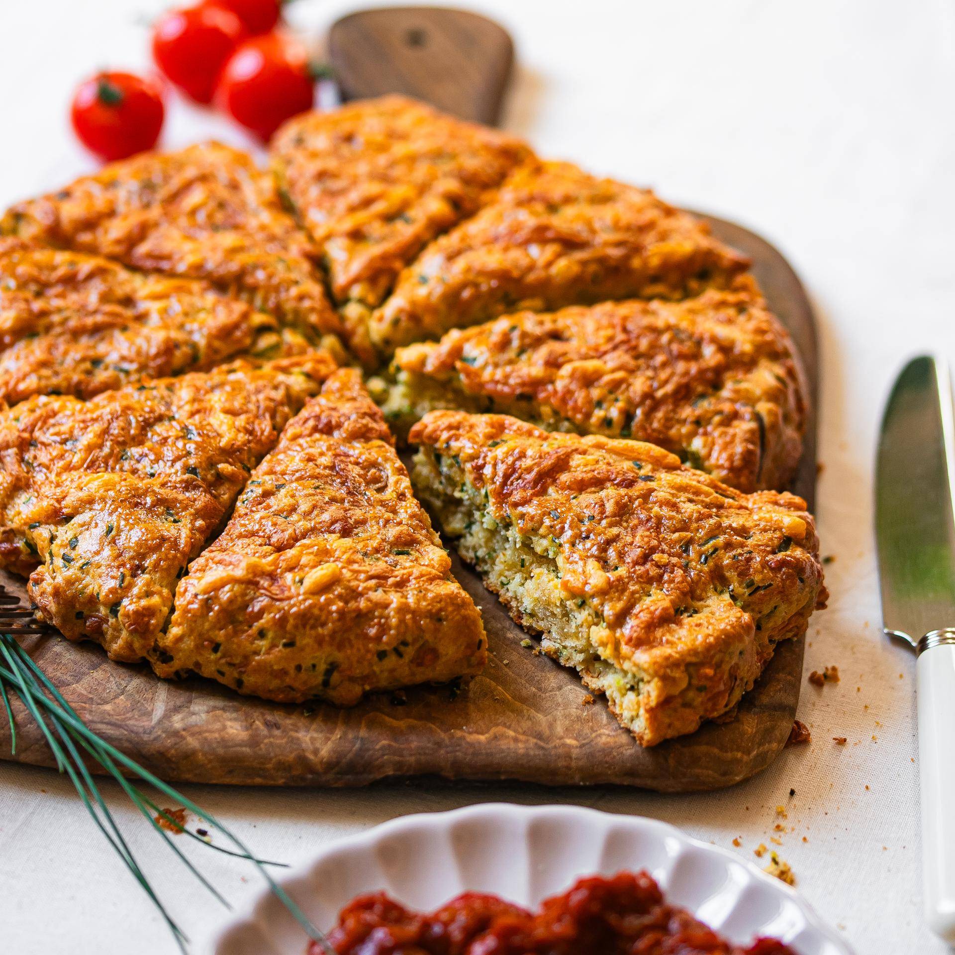 Scone cheddar, ciboulette et confit de tomates - Recette Companion Connect XL | Moulinex