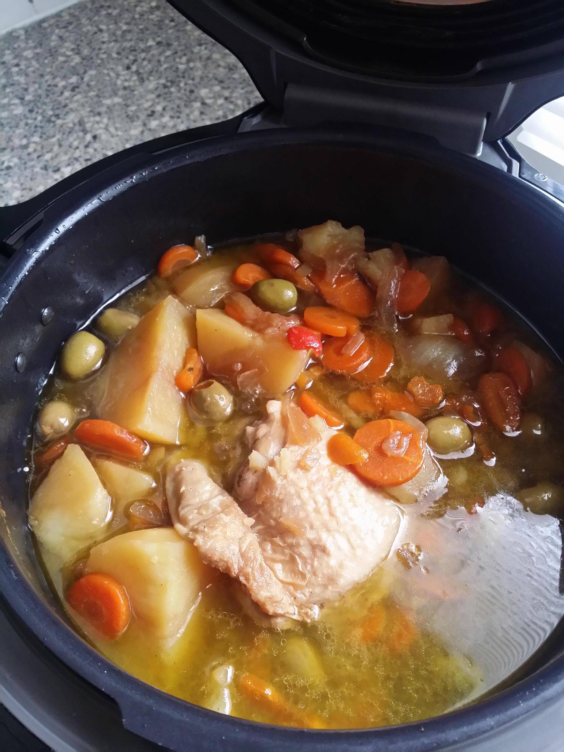 Hauts de cuisses de poulet avec ses légumes à la nage - Recette Cookeo | Moulinex