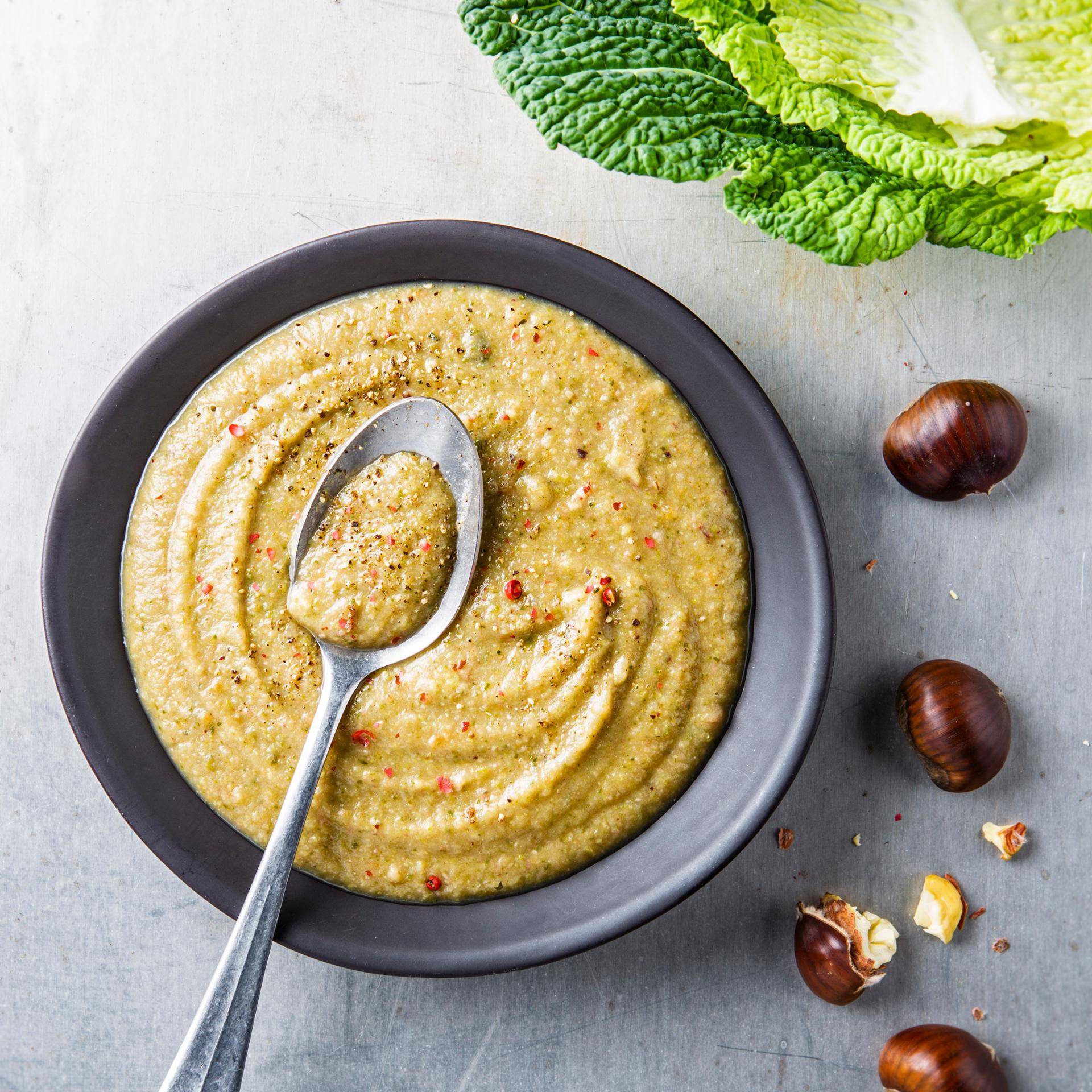 Soupe de chou vert, châtaignes et lard - Recette Quickchef | Moulinex