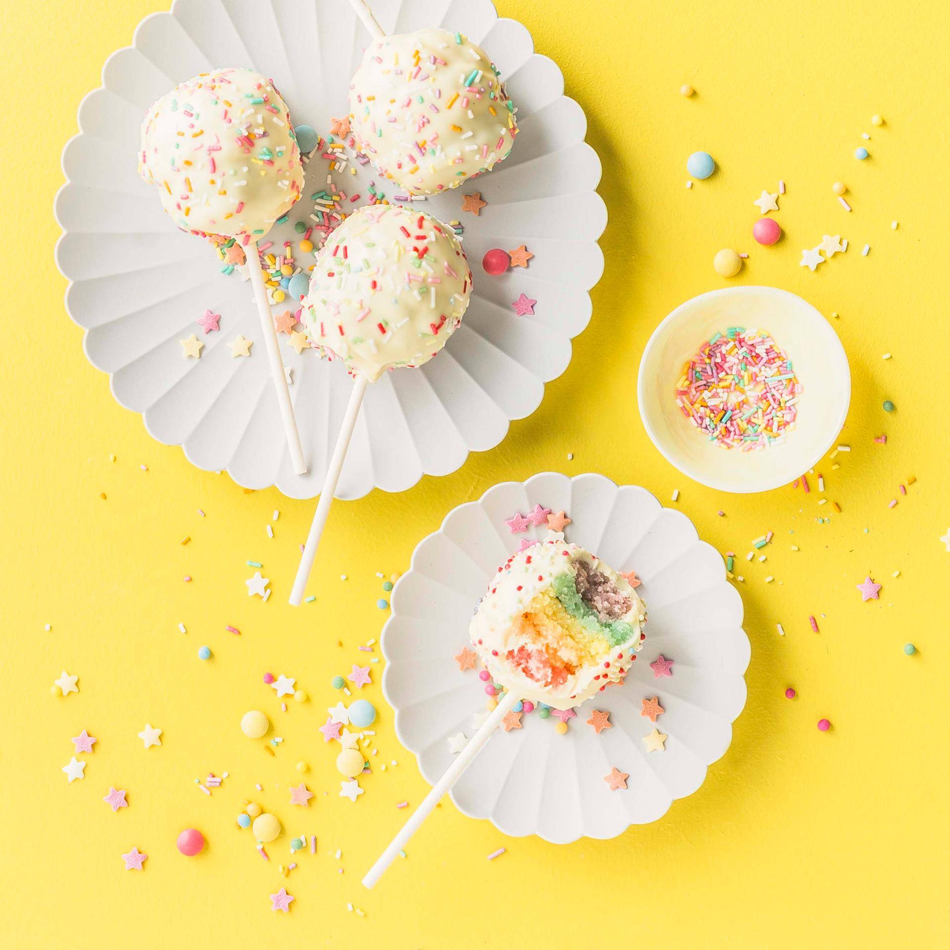 Rainbow cake pops - Recette Companion | Moulinex