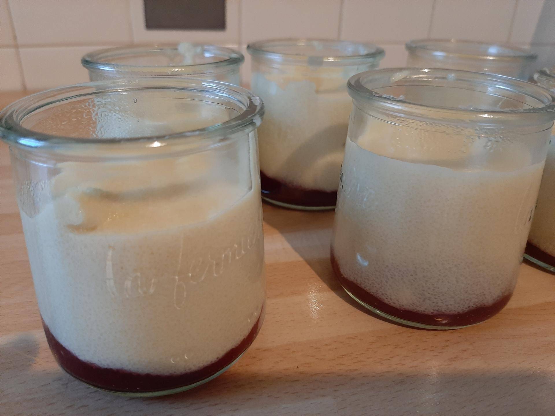 Semoule au lait sur coulis de fruits rouges - Recette Cookeo | Moulinex