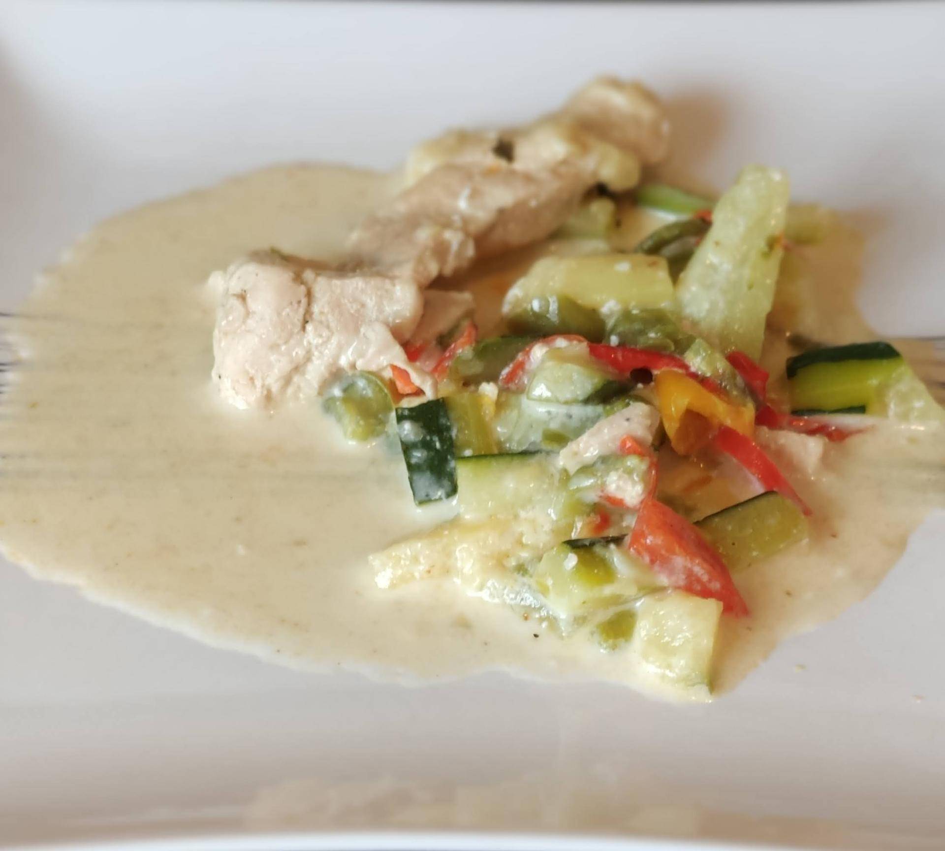Curry de poulet aux poivrons et courgettes - Recette Cookeo V3 | Moulinex