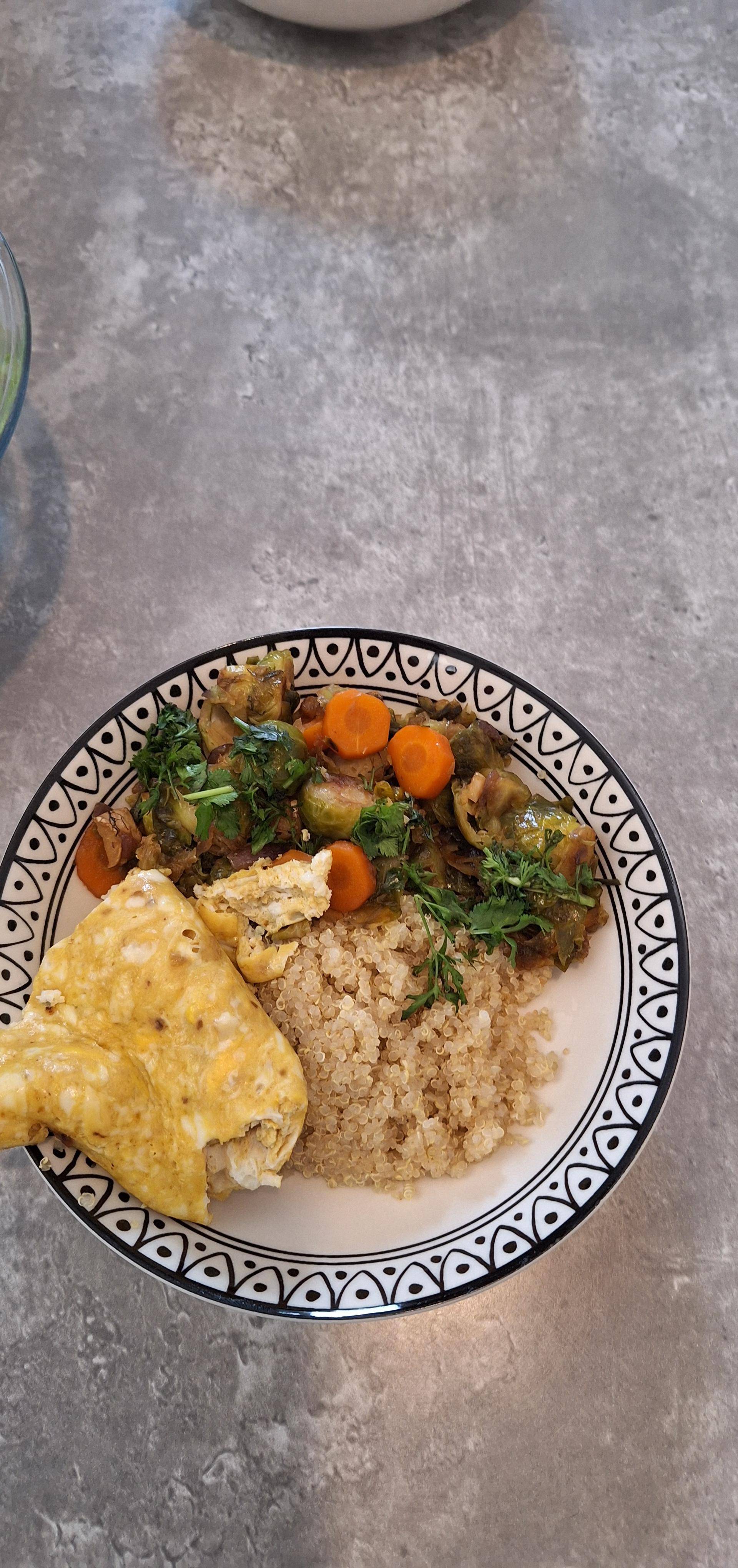 Bol de quinoa aux choux de Bruxelles sautés et omelette asiatique - Recette Cookeo | Moulinex