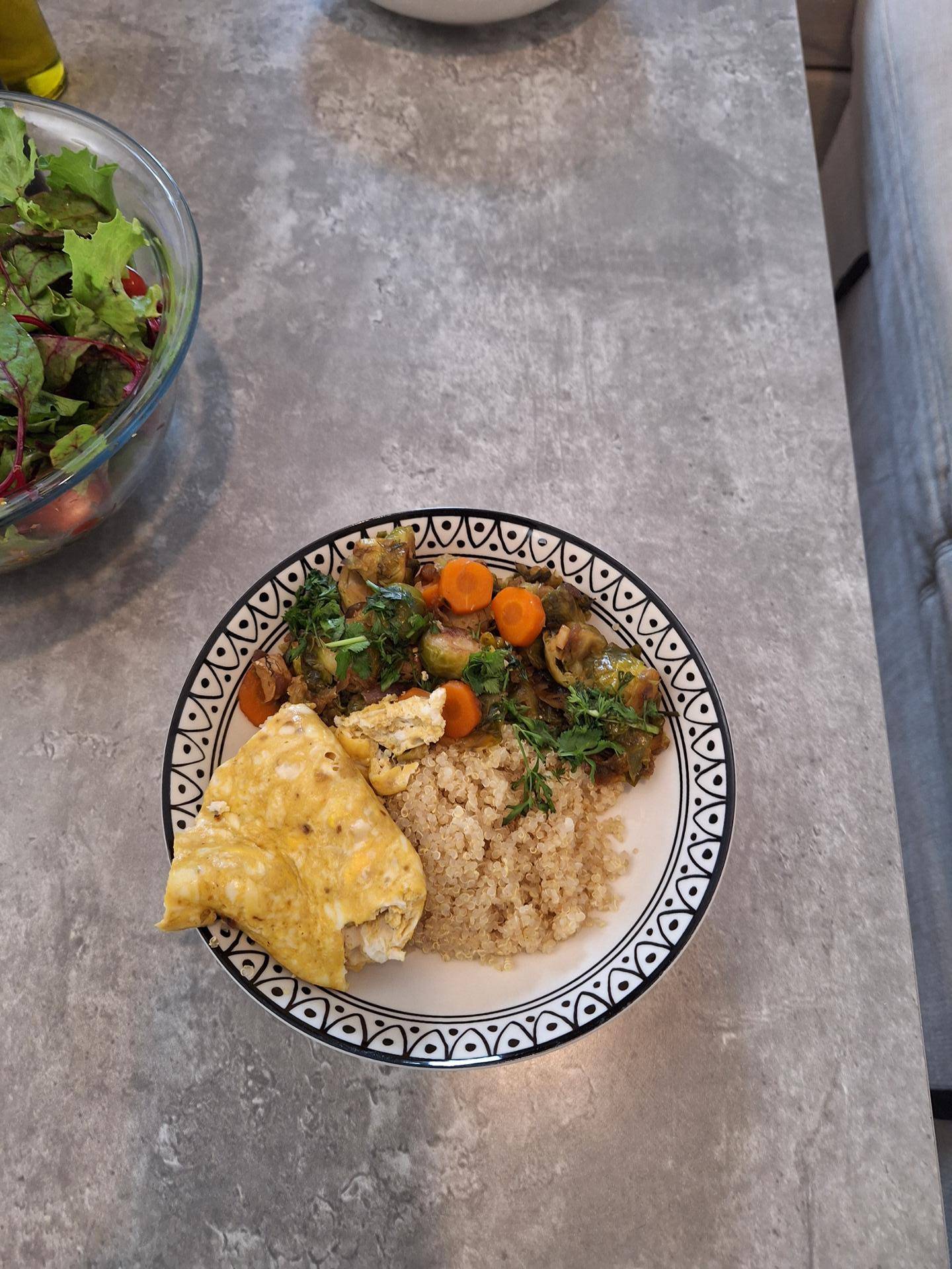 Bol de quinoa aux choux de Bruxelles sautés et omelette asiatique - Recette Cookeo | Moulinex