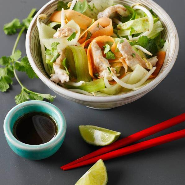 Aziatisch slaatje met kip - Recette Companion | Moulinex