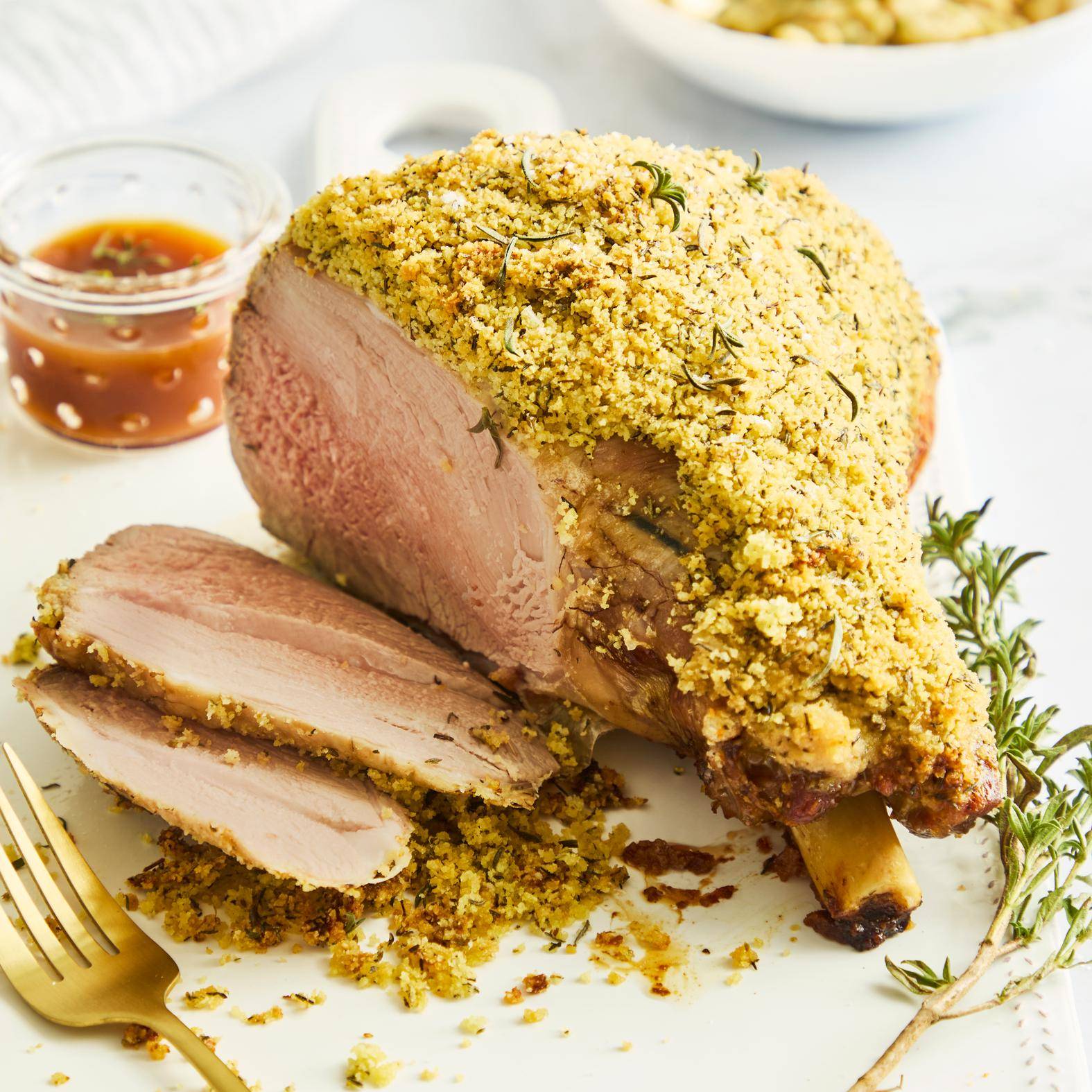 Gigot d'agneau en croûte d'herbes et flageolets aux herbes fraîches - Recette Dual EasyFry | Moulinex