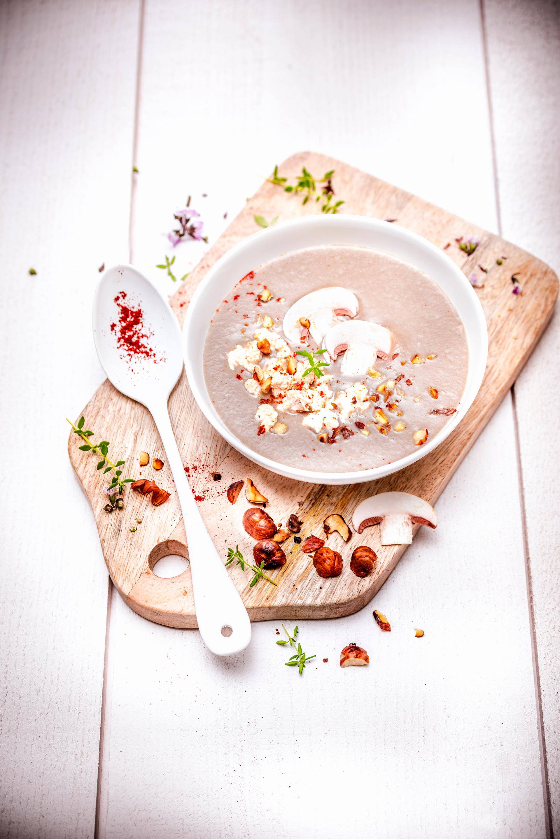 Soupe aux champignons toute douce, quenelle de chèvre et noisettes grillées - Recette Ultrablend Cook | Moulinex