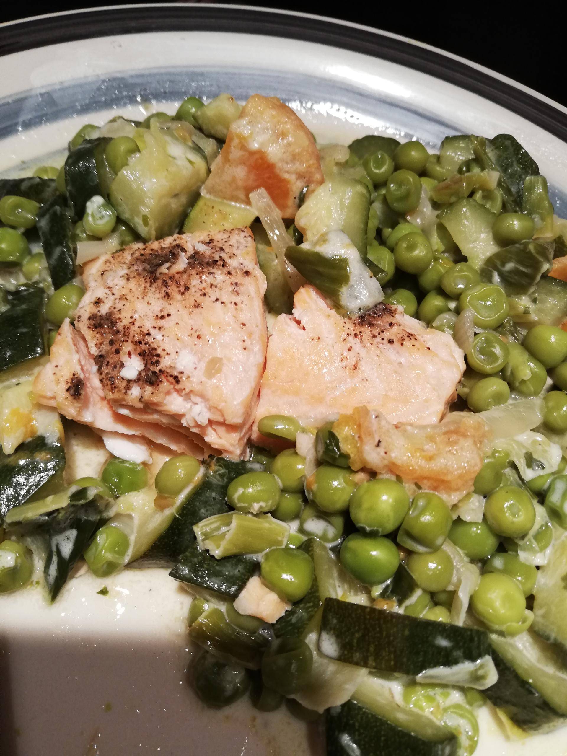 Saumon aux courgettes et aux petits pois - Recette Cookeo | Moulinex