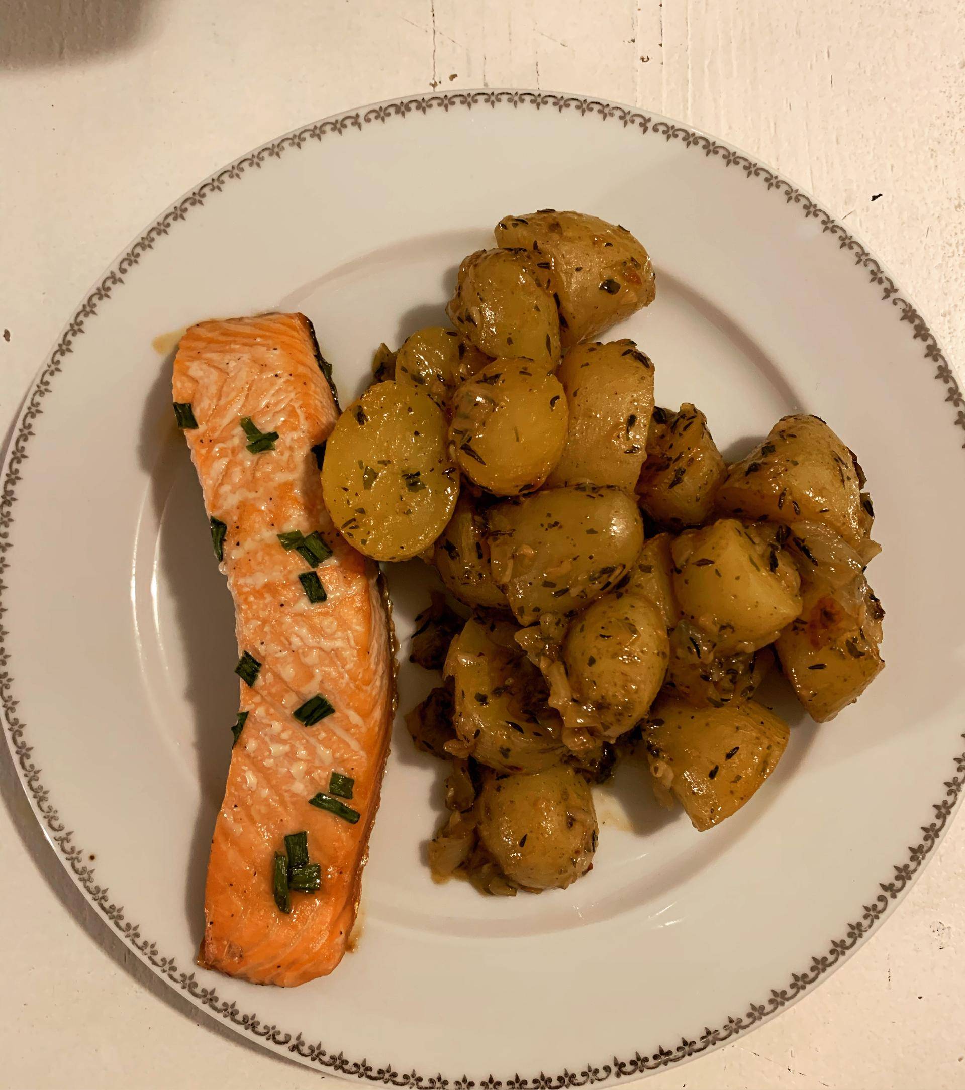 Pavés de saumon marinés et pommes de terre grenailles sautées - Recette Cookeo V3 | Moulinex