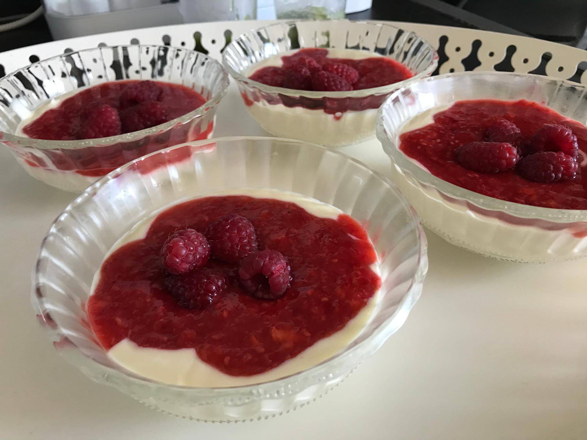 Crème au chocolat blanc et son coulis aux fruits - Recette Companion Connect XL | Moulinex