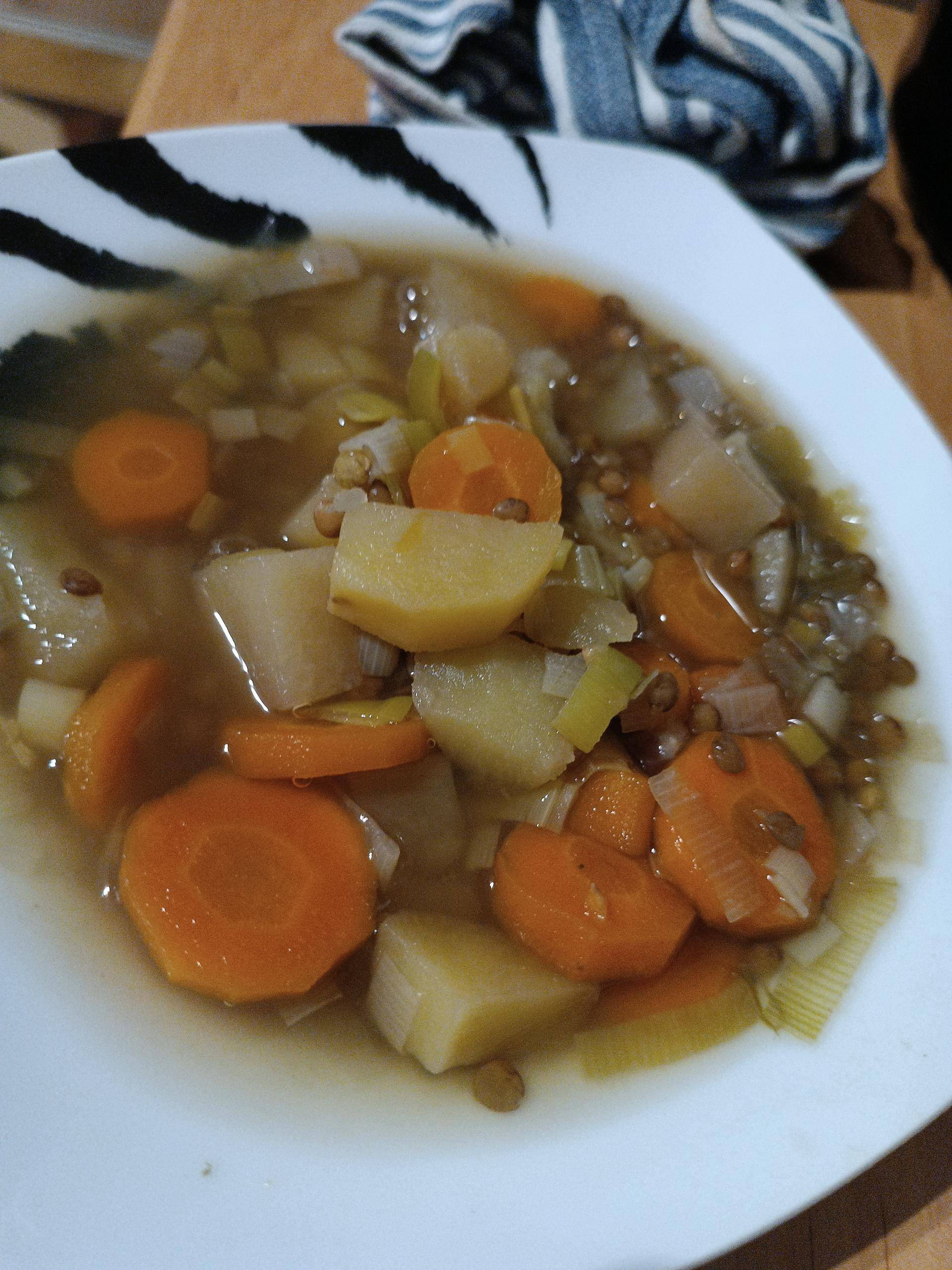 Soupe de lentilles végétarienne facile et rapide - Recette Cookeo | Moulinex