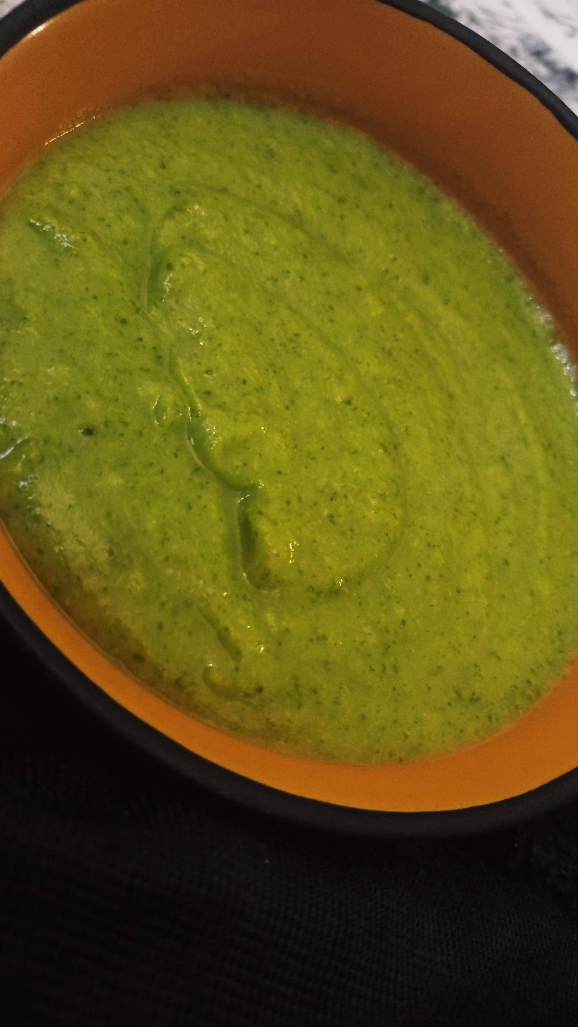Velouté de brocoli au parmesan - Recette Cookeo | Moulinex