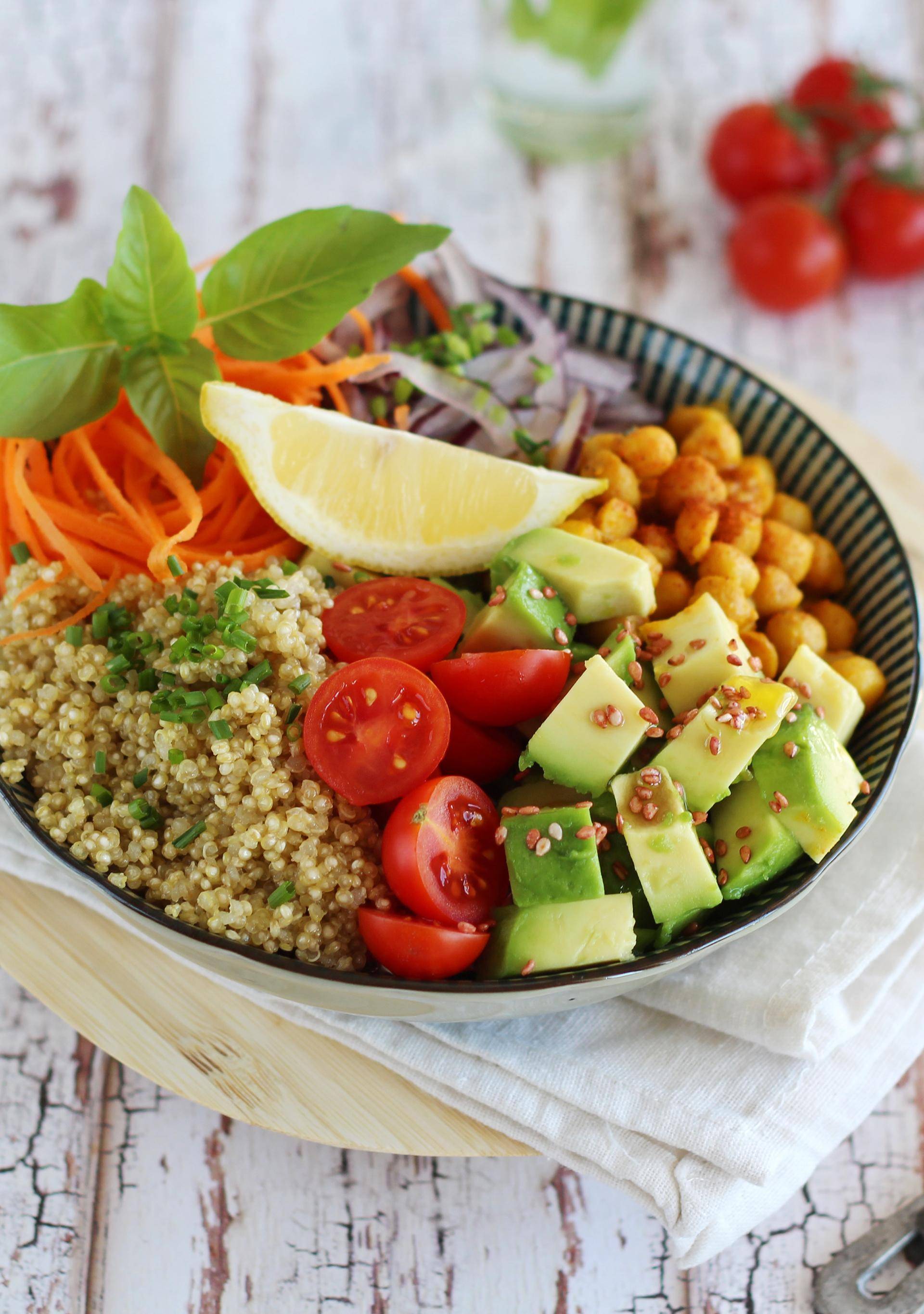 Buddha Bowl printanier asperges et salsa aux fraises - Recette Companion | Moulinex