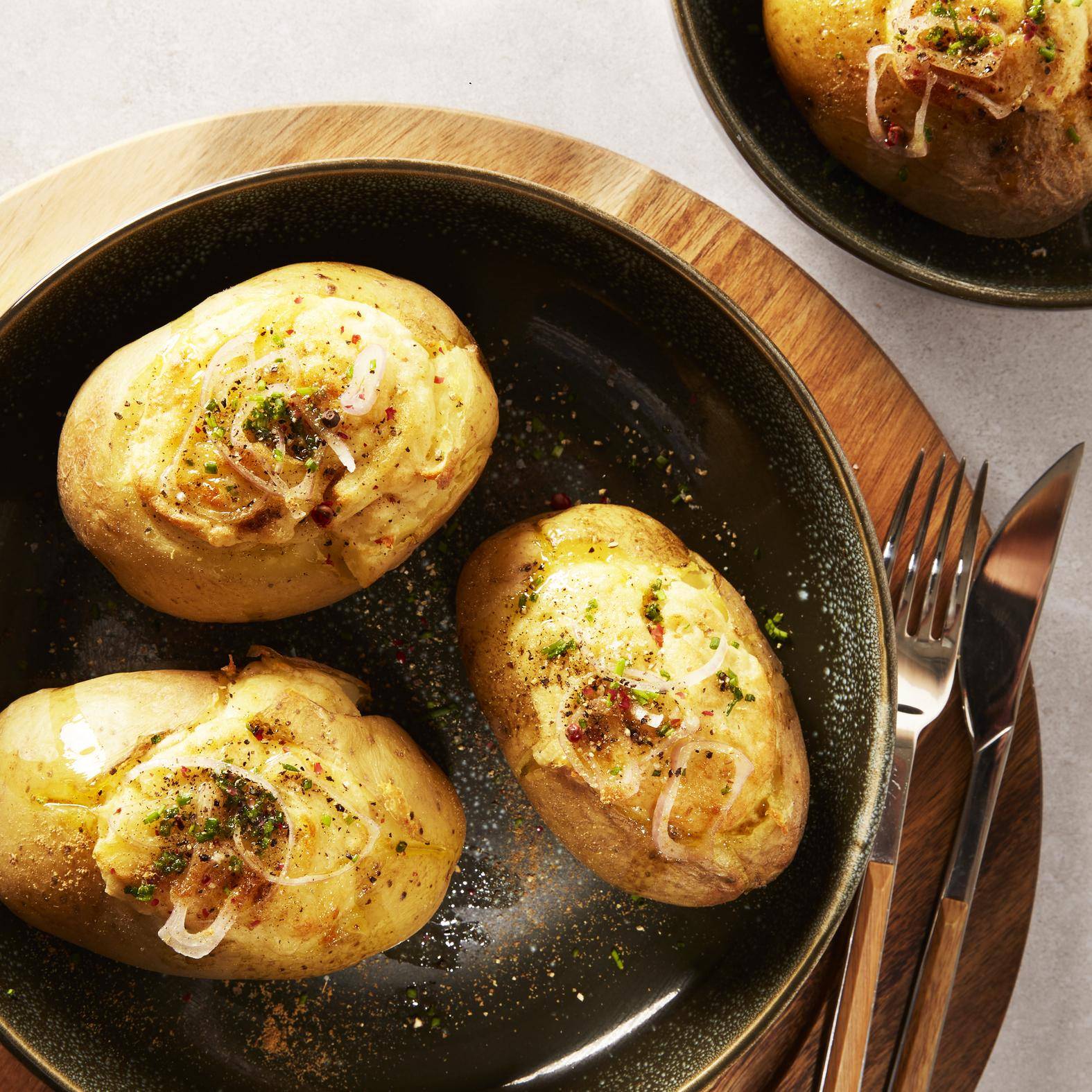 Jacket potatoes soufflées aux échalotes confites et cumin - Recette EASY FRY GRILL & STEAM 3 in 1 | Moulinex