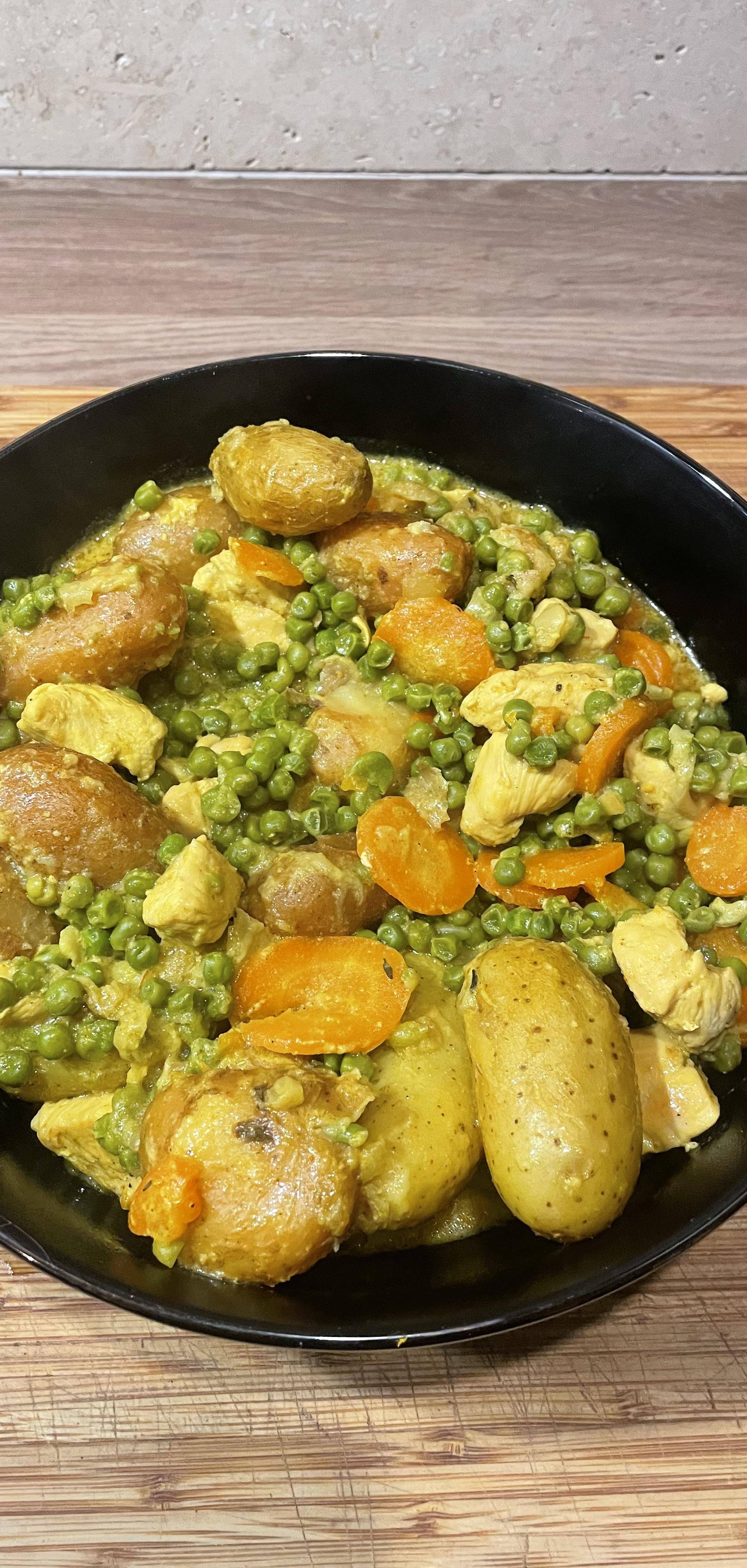 Poulet curry-coco aux petits pois, carottes et pommes de terre grenaille - Recette Cookeo V3 | Moulinex