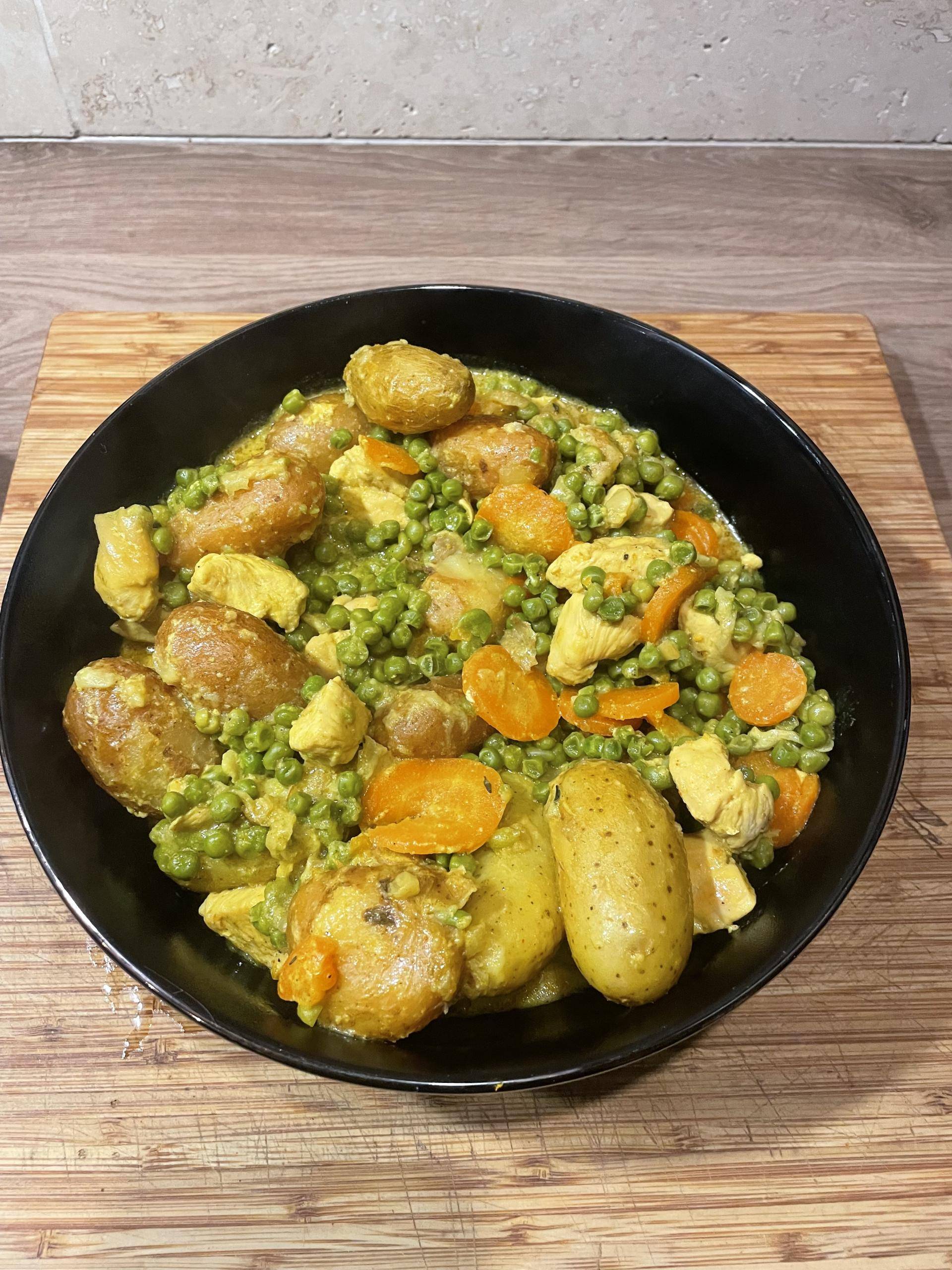 Poulet curry-coco aux petits pois, carottes et pommes de terre grenaille - Recette Cookeo V3 | Moulinex