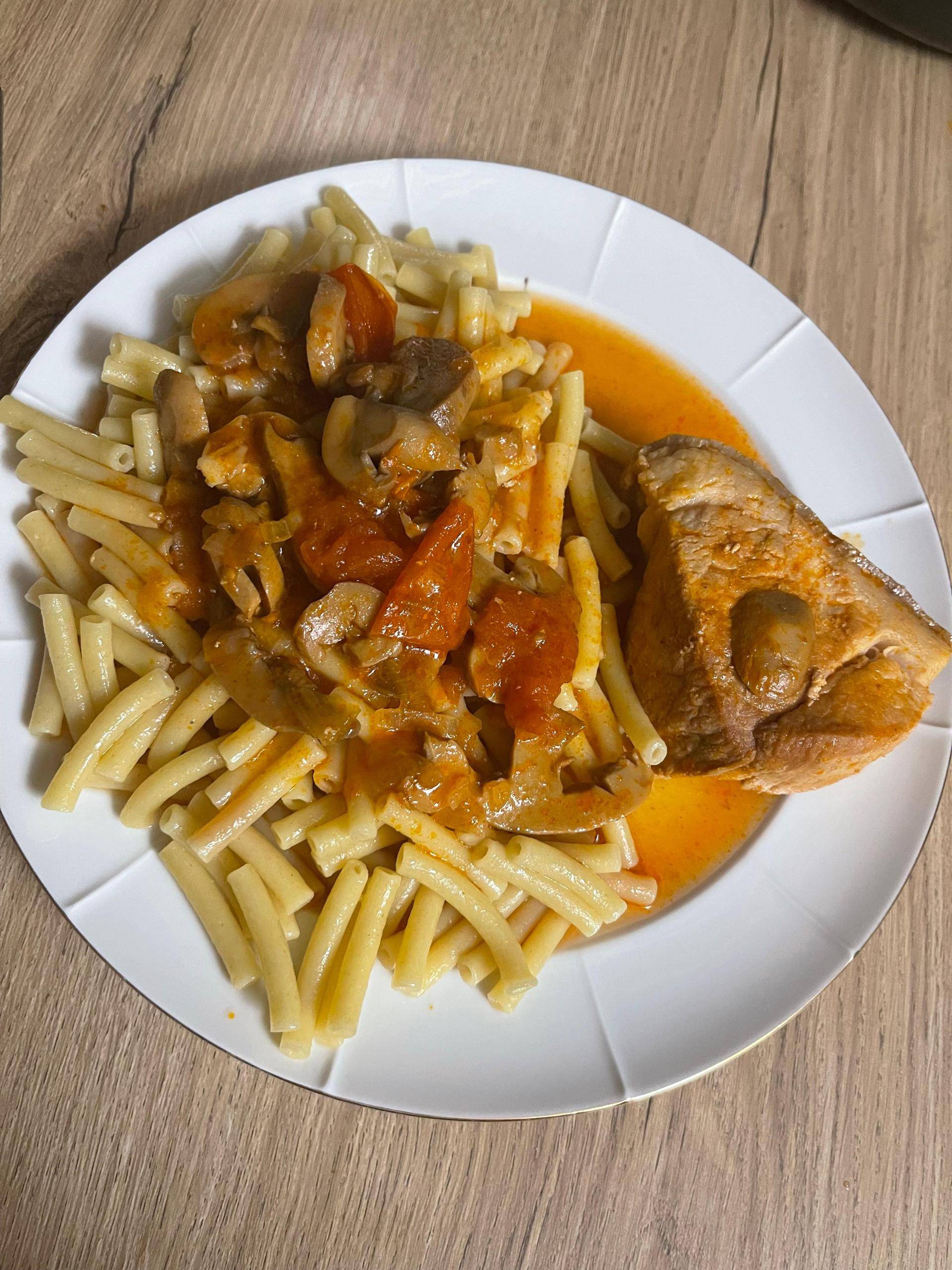 Rouelle de porc à la sauce tomate - Recette Cookeo | Moulinex