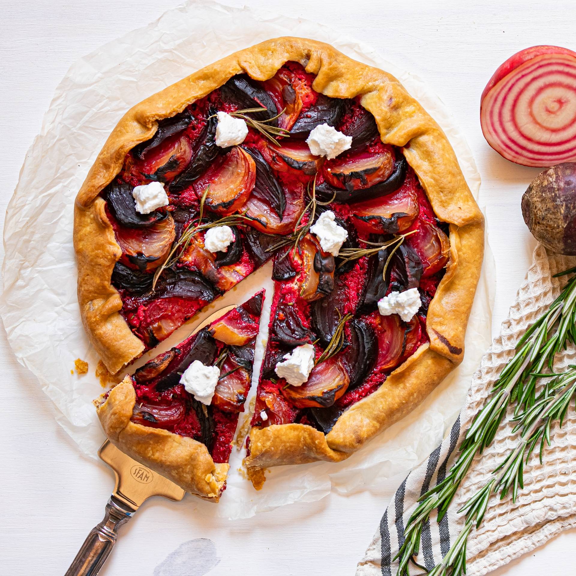 Tarte rustique betteraves multicolores, chèvre, miel origan - Recette Companion Connect XL | Moulinex
