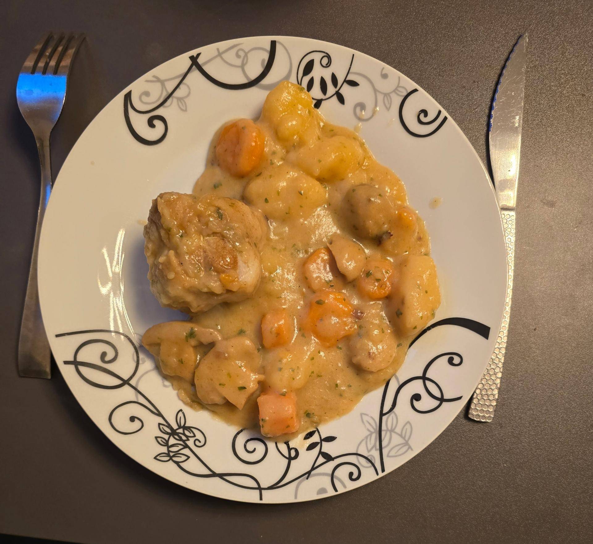 Paupiettes de porc, pommes de terre, carottes et champignons de Paris. - Recette Cookeo | Moulinex
