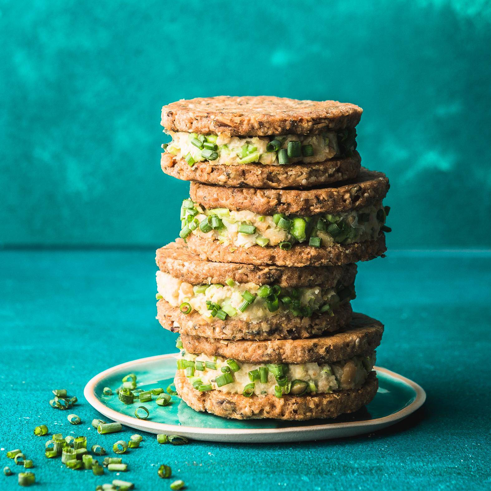 Mini sandwichs crackers au houmous de petits pois - Recette Companion | Moulinex