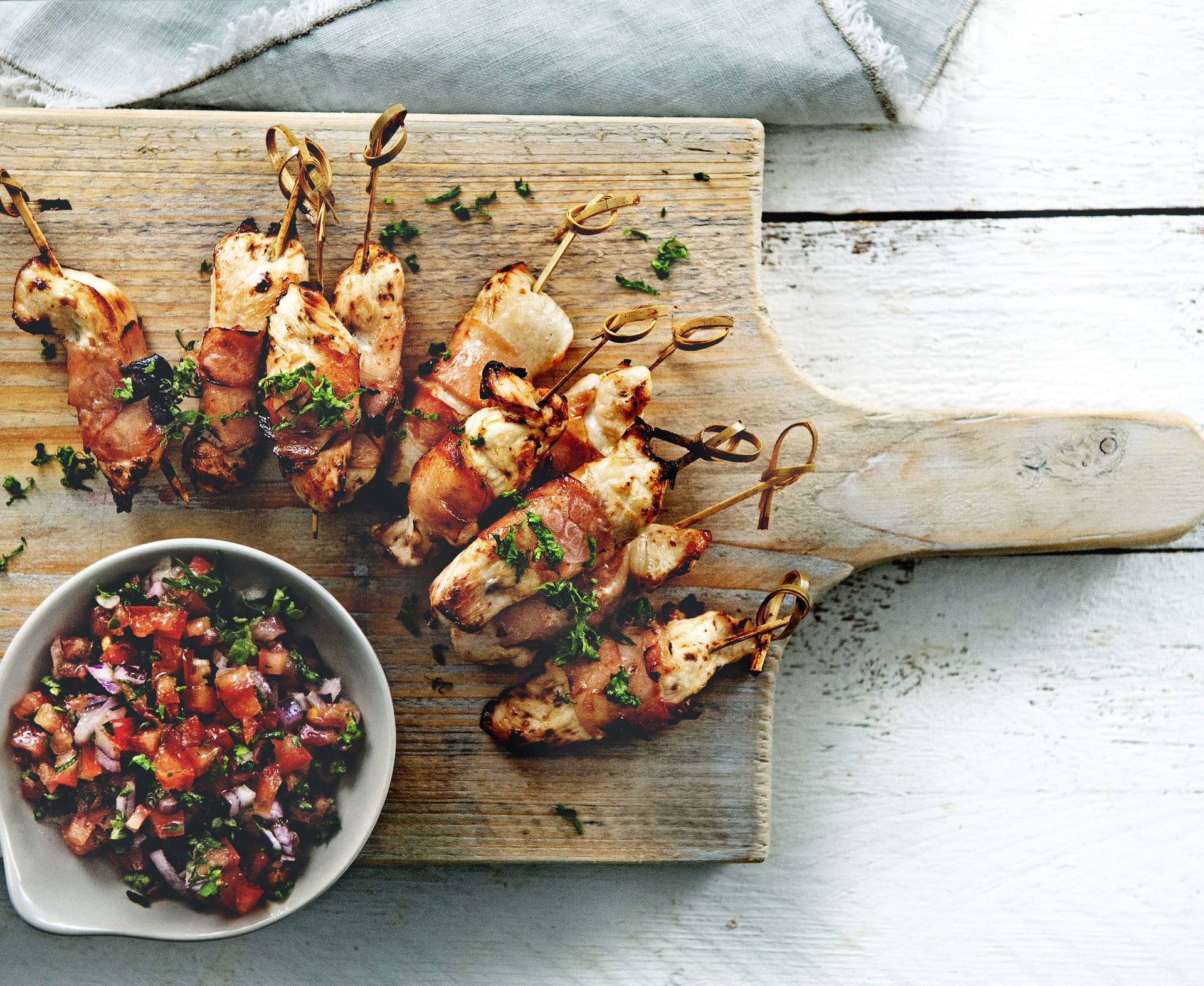 Kip-baconspiesjes met honing & frisse tomatensalsa - Recette EASY FRY & GRILL 2 in 1 DIGITAL | Moulinex