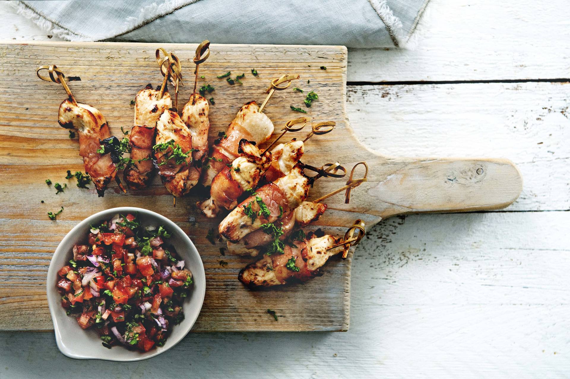 Kip-baconspiesjes met honing & frisse tomatensalsa - Recette EASY FRY & GRILL 2 in 1 DIGITAL | Moulinex