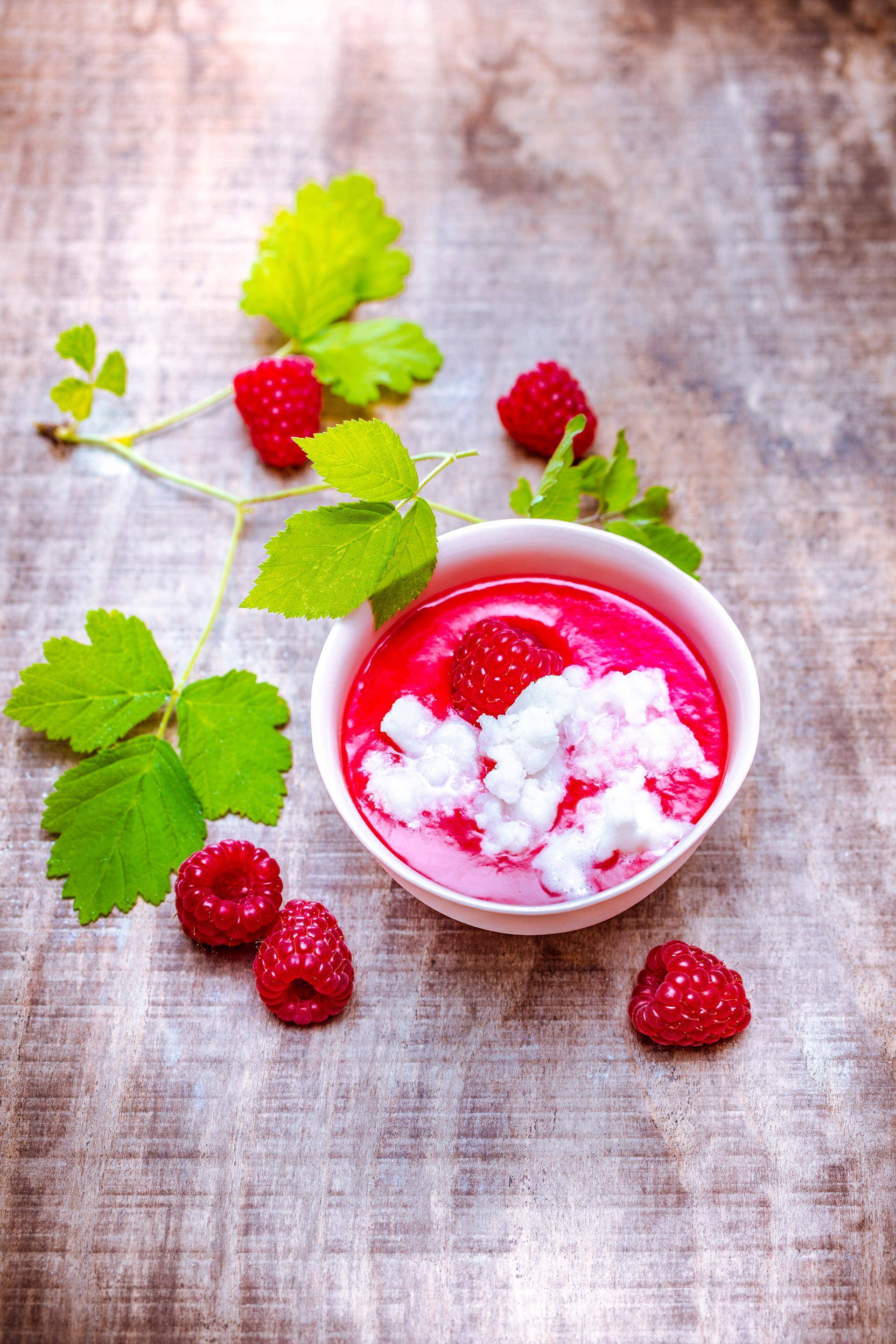 Soupe froide de framboises, granité au lait d’amande - Recette Ultrablend Cook | Moulinex