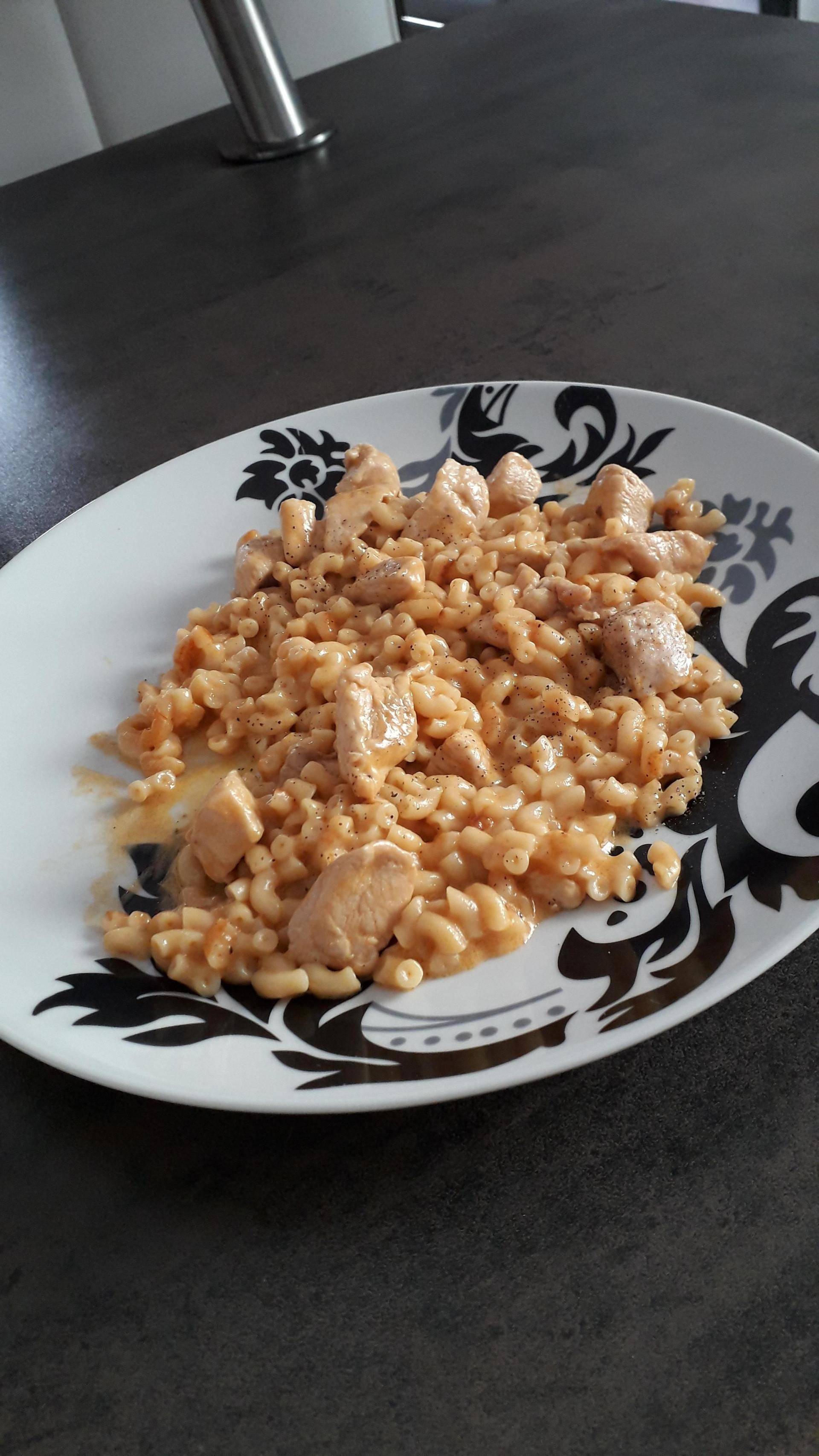 Coquillettes au poulet sauce crème ketchup - Recette Cookeo | Moulinex