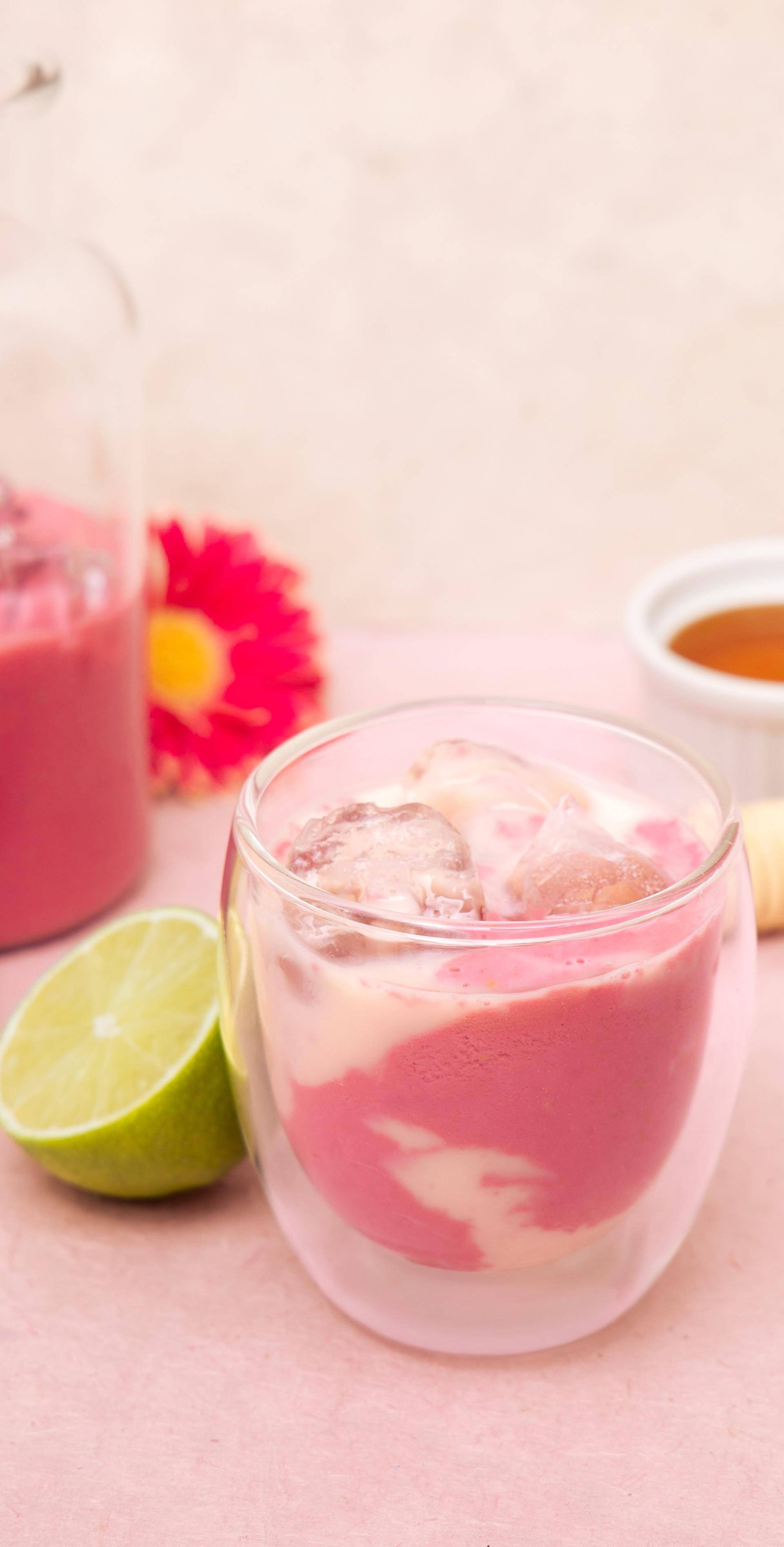 Pink latte glacé betterave-framboise - Recette Blend up | Moulinex