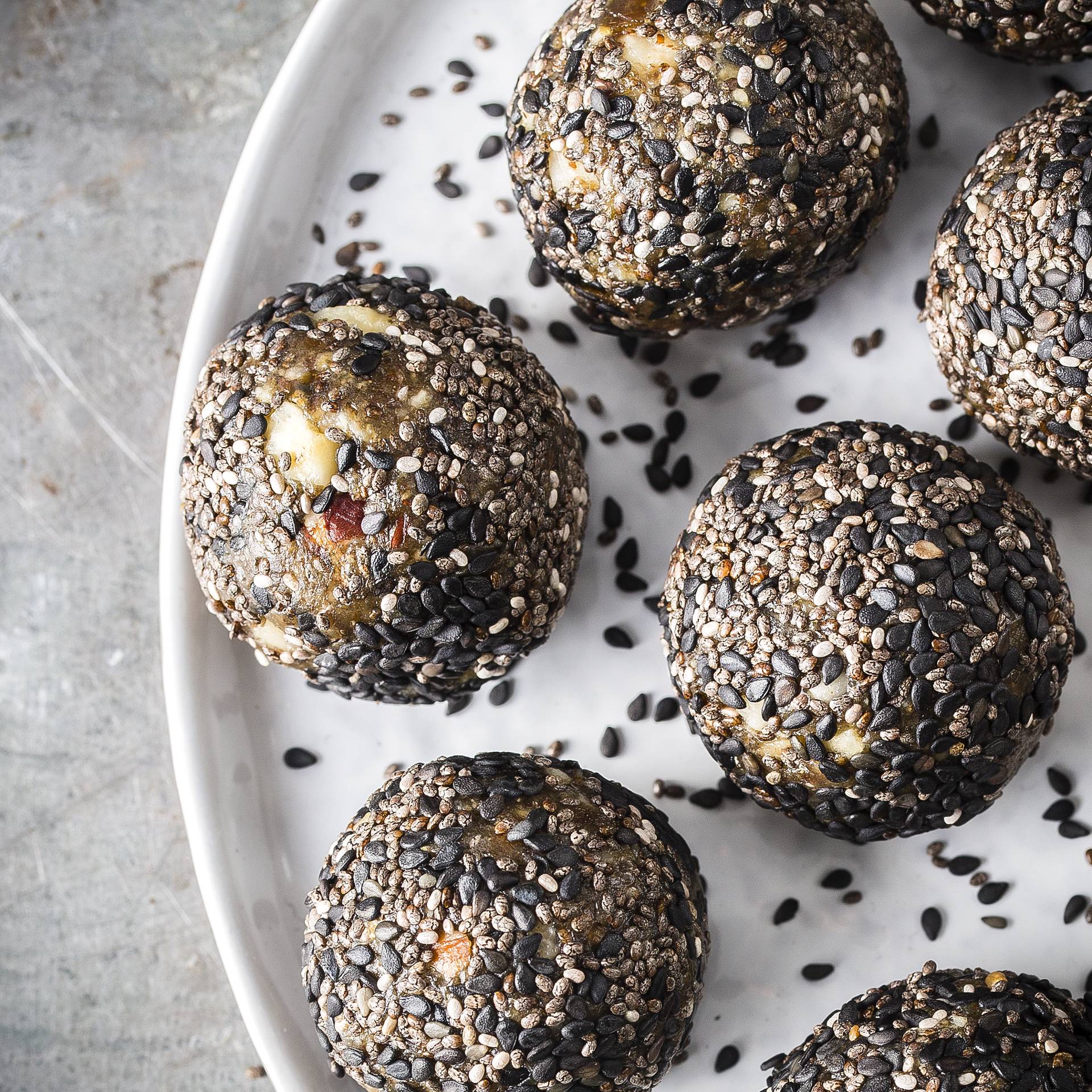 Energy Balls aux dattes, noisettes & graines de chia - Recette Ultrablend Boost | Moulinex