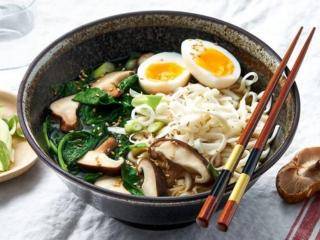 Ramen miso, spinazie en eieren - Recette Cookeo V3 Mini | Moulinex