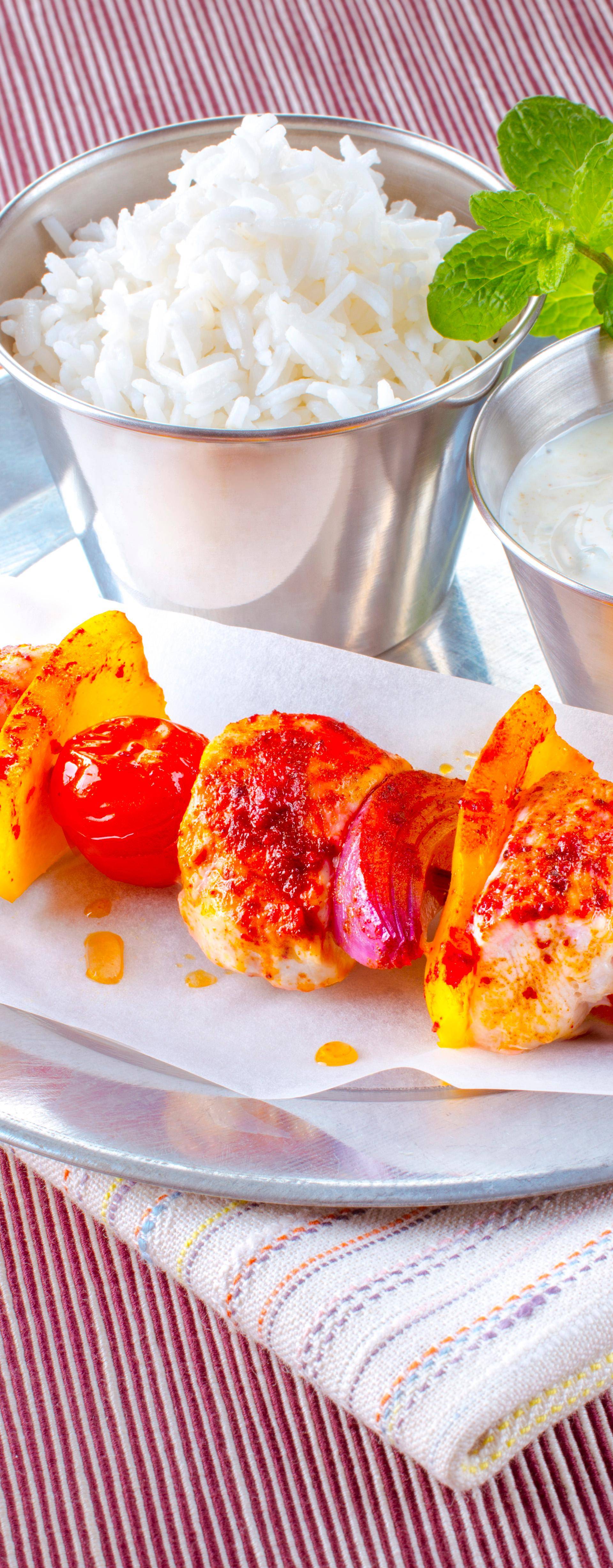Brochettes de dinde marinées au tandoori, sauce menthe yaourt - Recette Companion | Moulinex