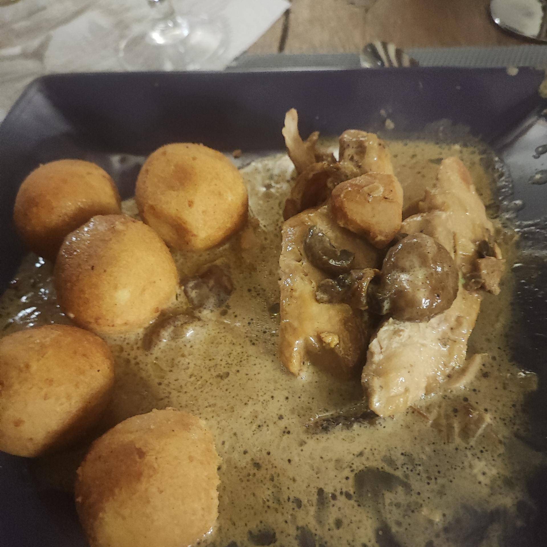 Poularde aux morilles au vin jaune - Recette Cookeo | Moulinex